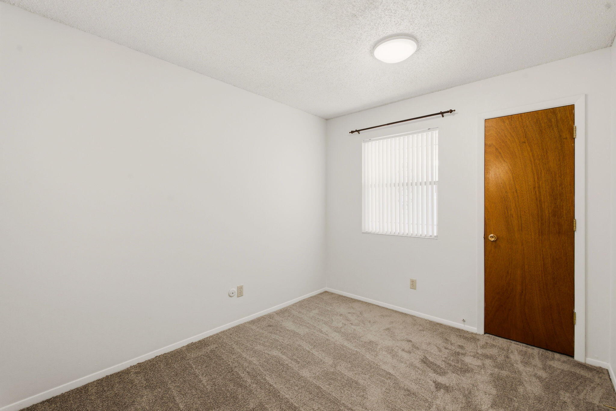 Photo 5 — 6021 Downey Street NE