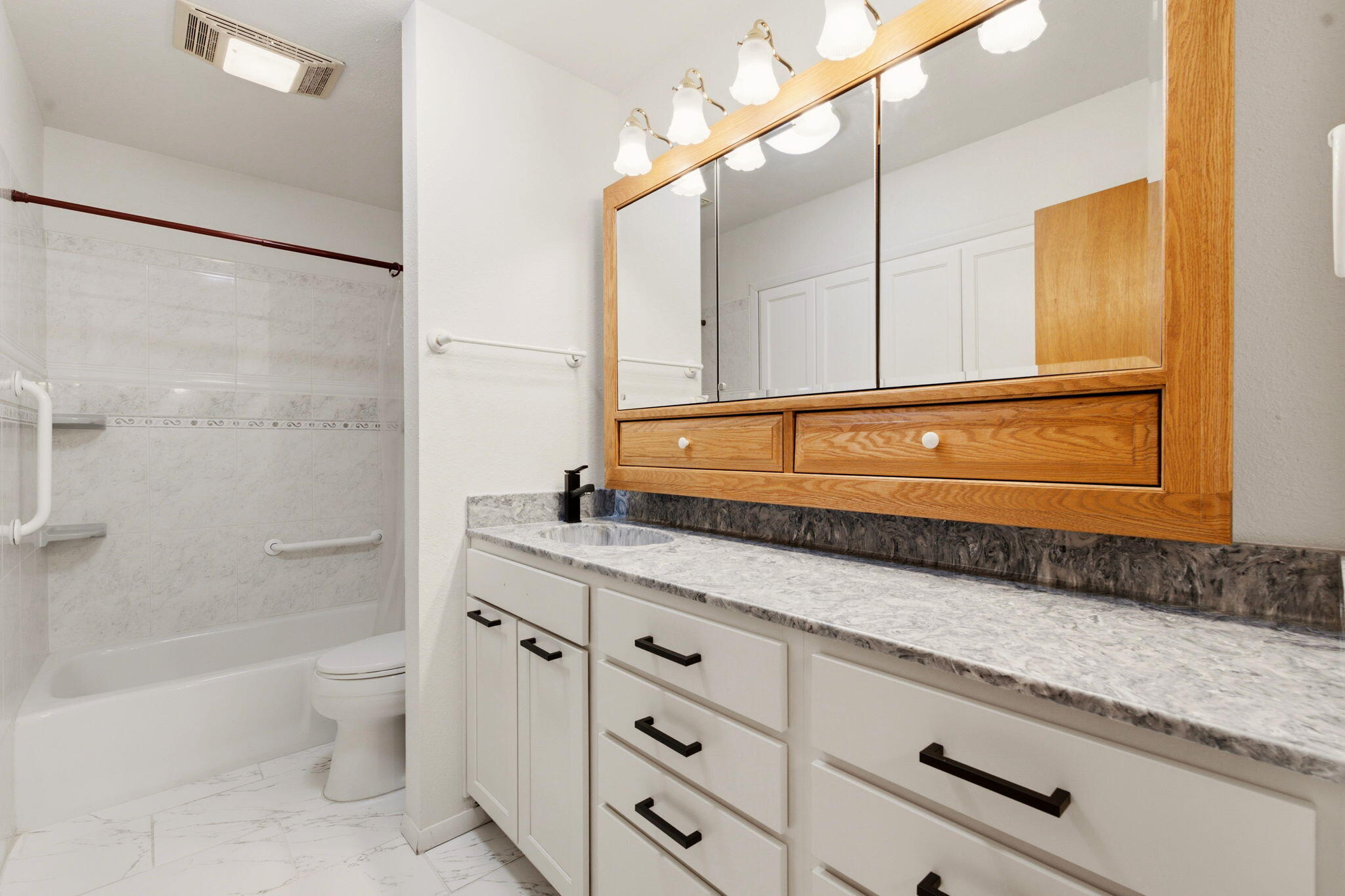 Photo 3 — 6021 Downey Street NE