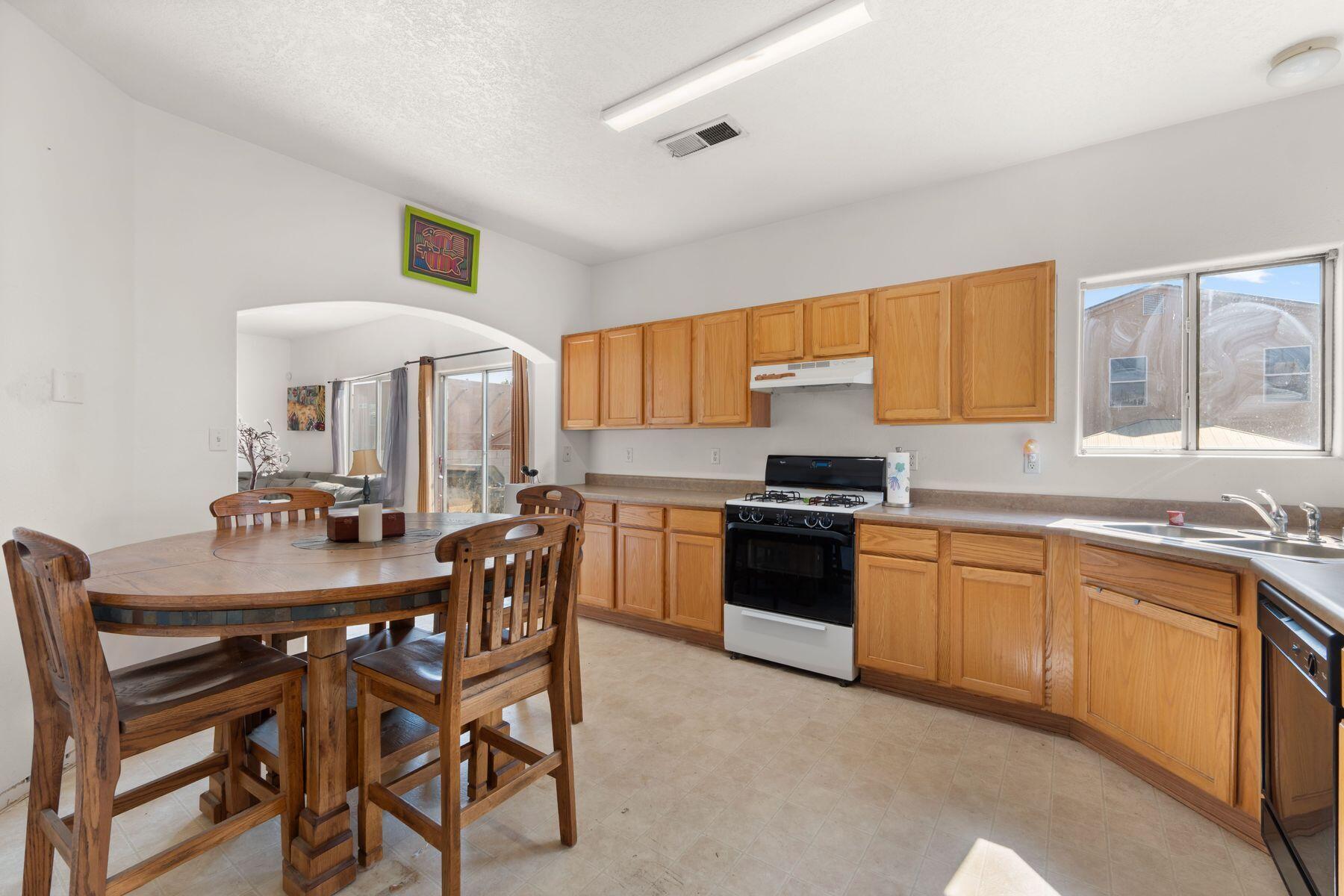 Photo 20 — 616 Lone Pine Drive SW