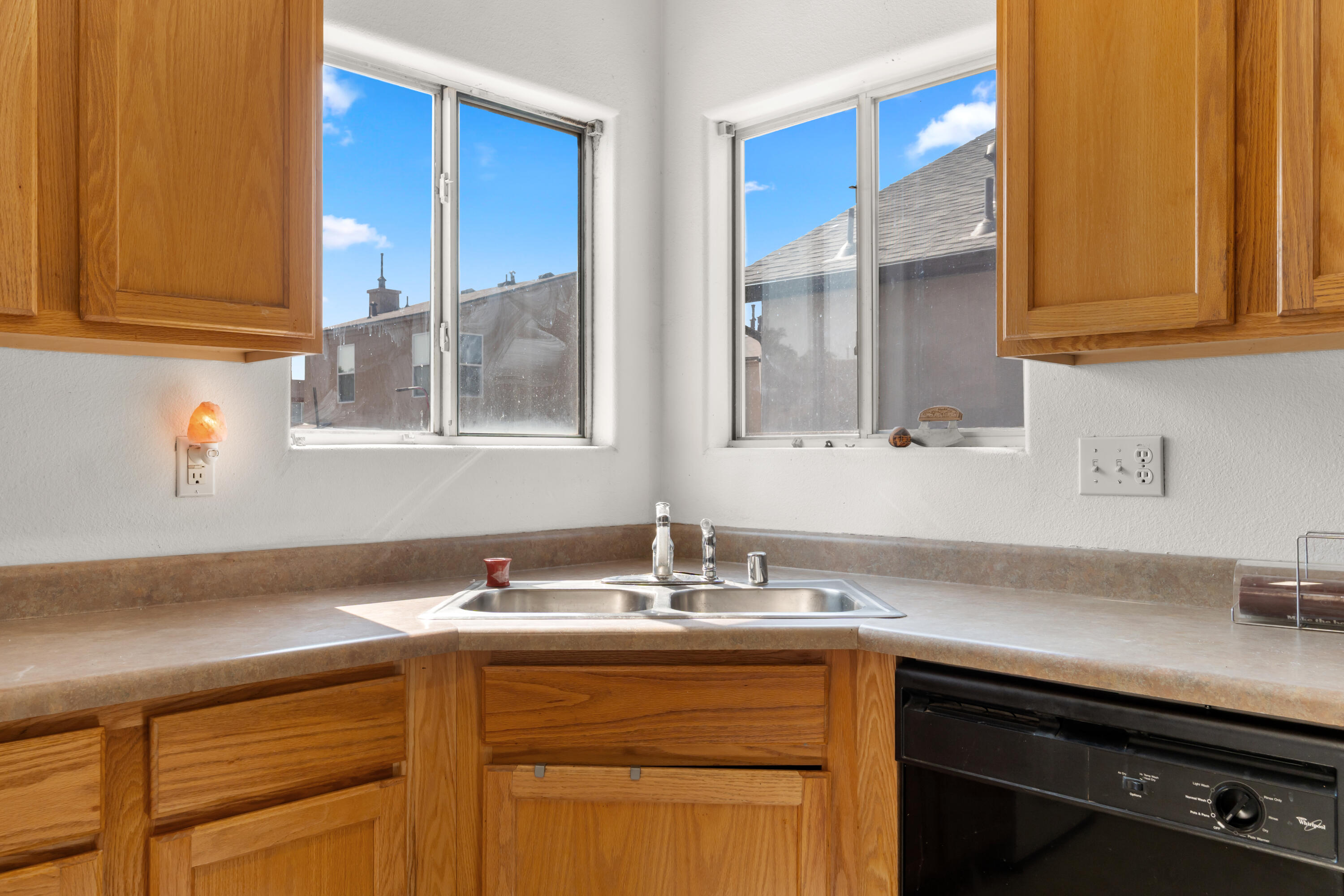 Photo 17 — 616 Lone Pine Drive SW