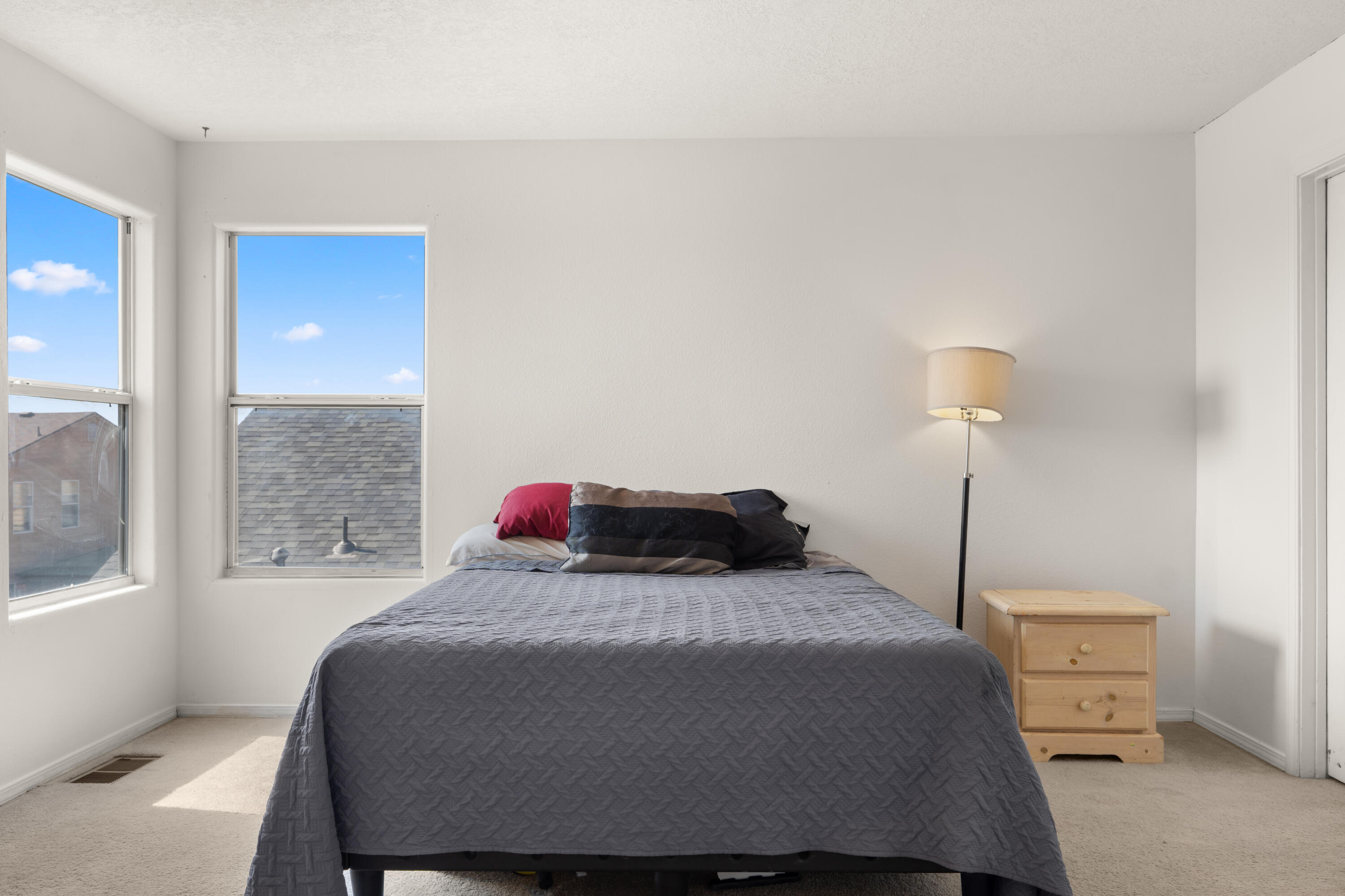 Photo 13 — 616 Lone Pine Drive SW