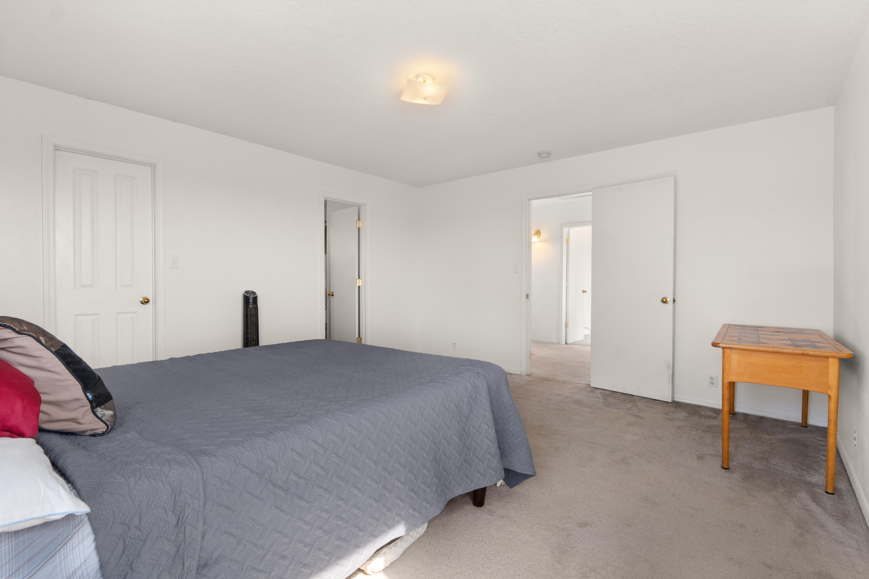 Photo 10 — 616 Lone Pine Drive SW