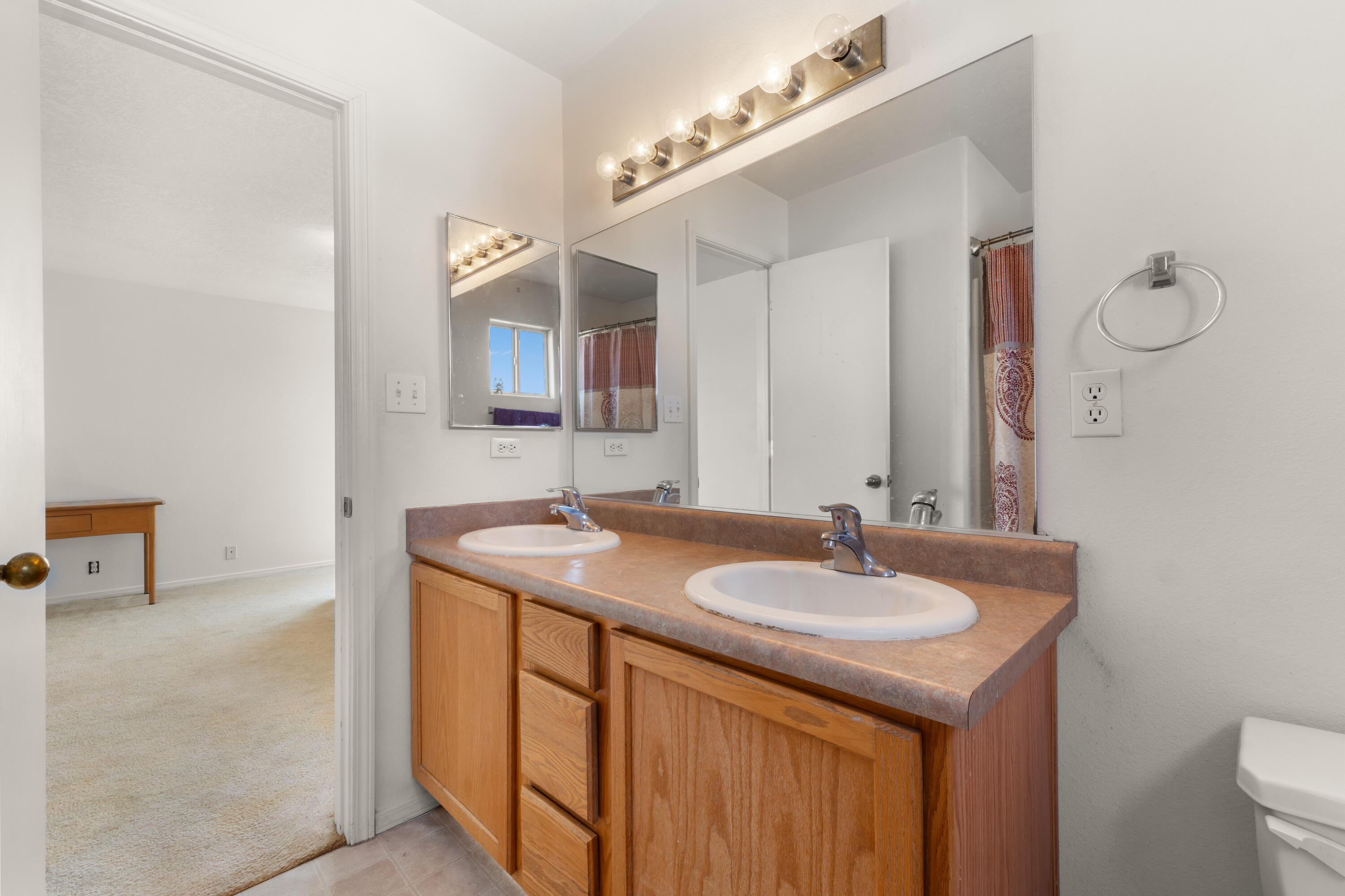 Photo 9 — 616 Lone Pine Drive SW