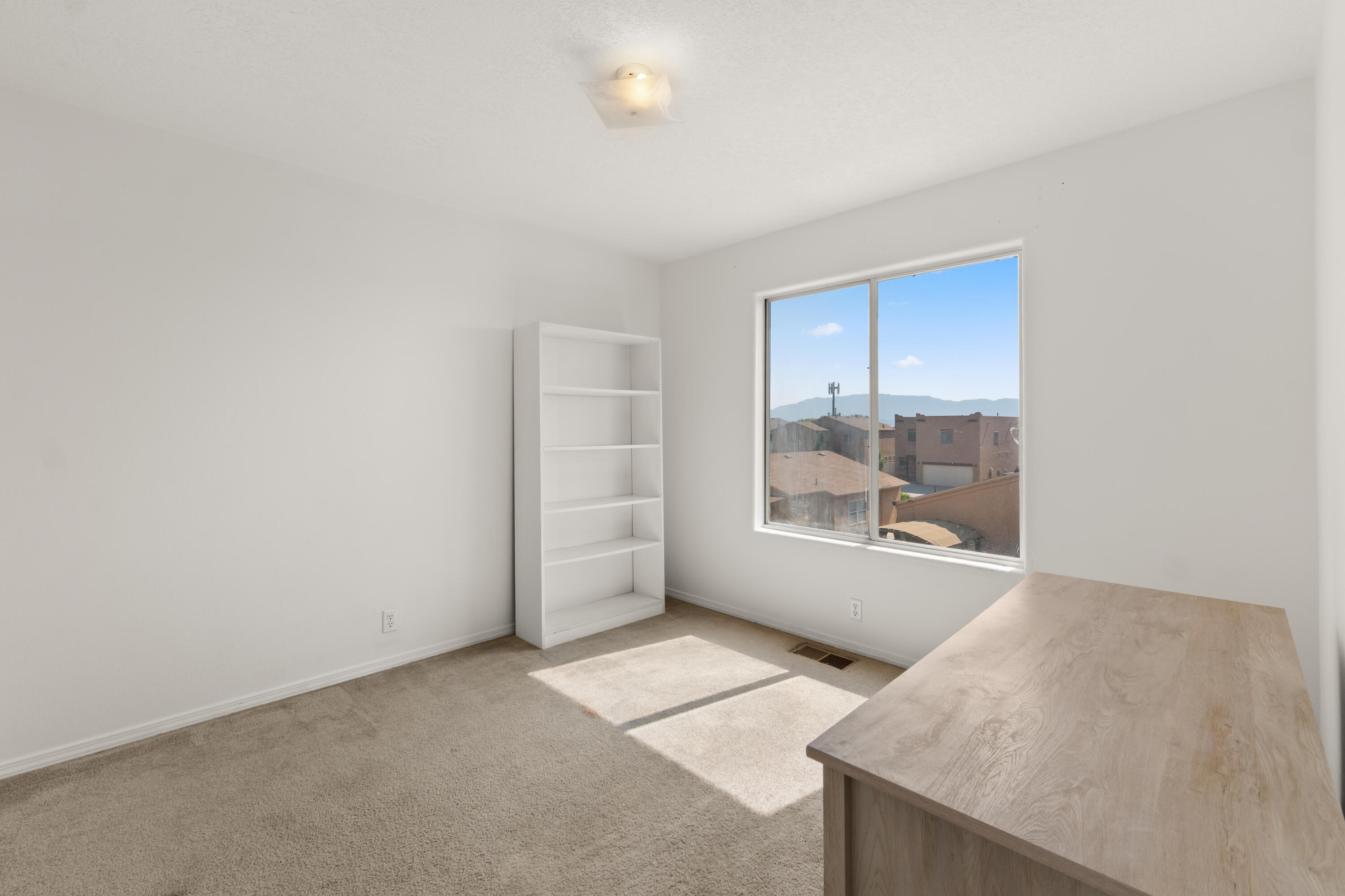 Photo 6 — 616 Lone Pine Drive SW