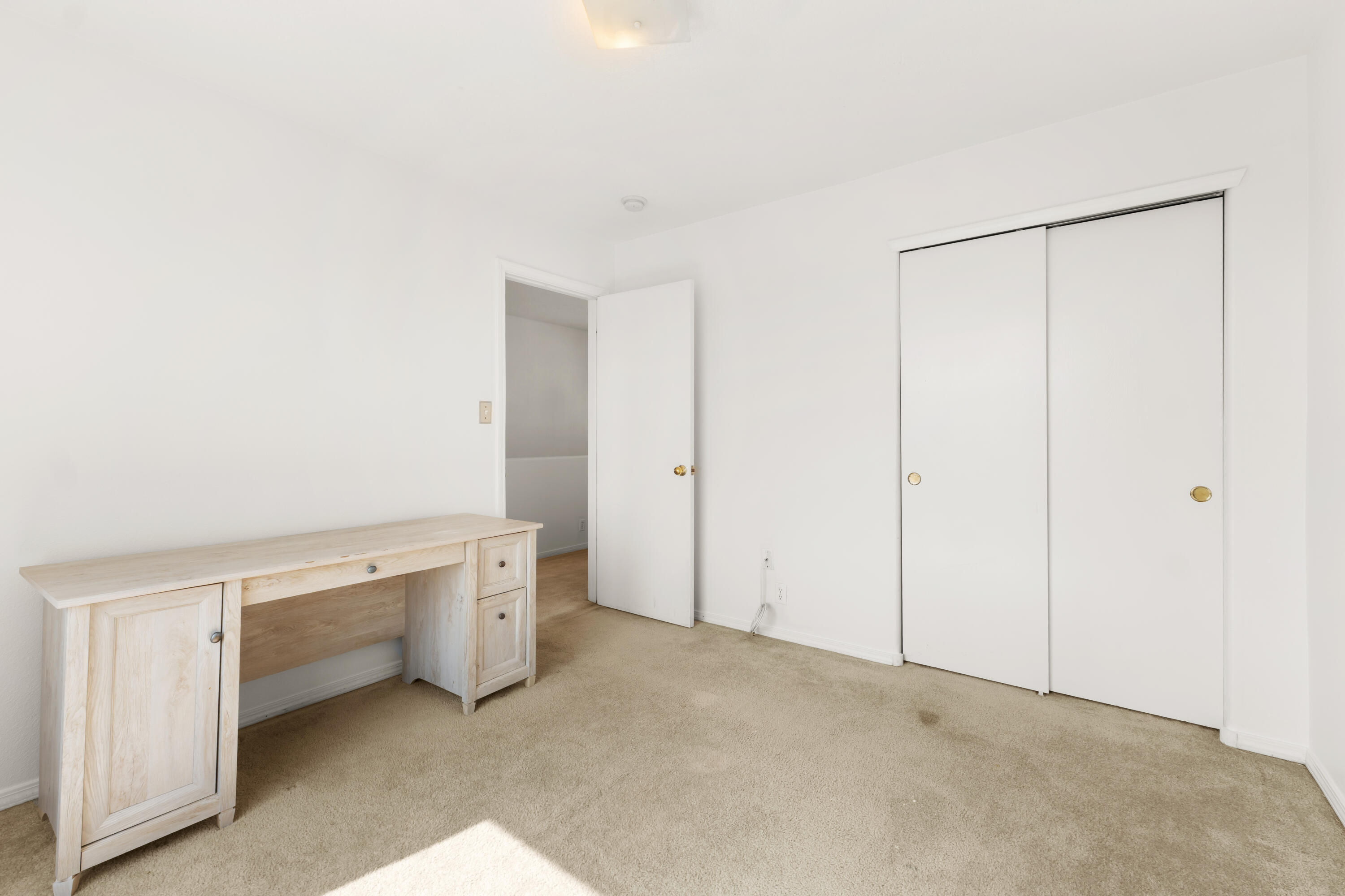 Photo 5 — 616 Lone Pine Drive SW
