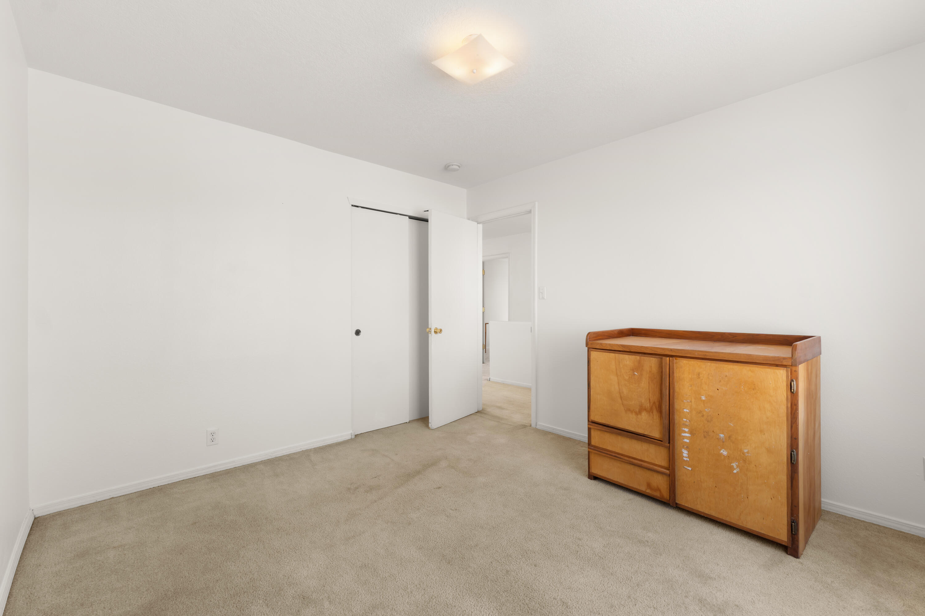 Photo 3 — 616 Lone Pine Drive SW