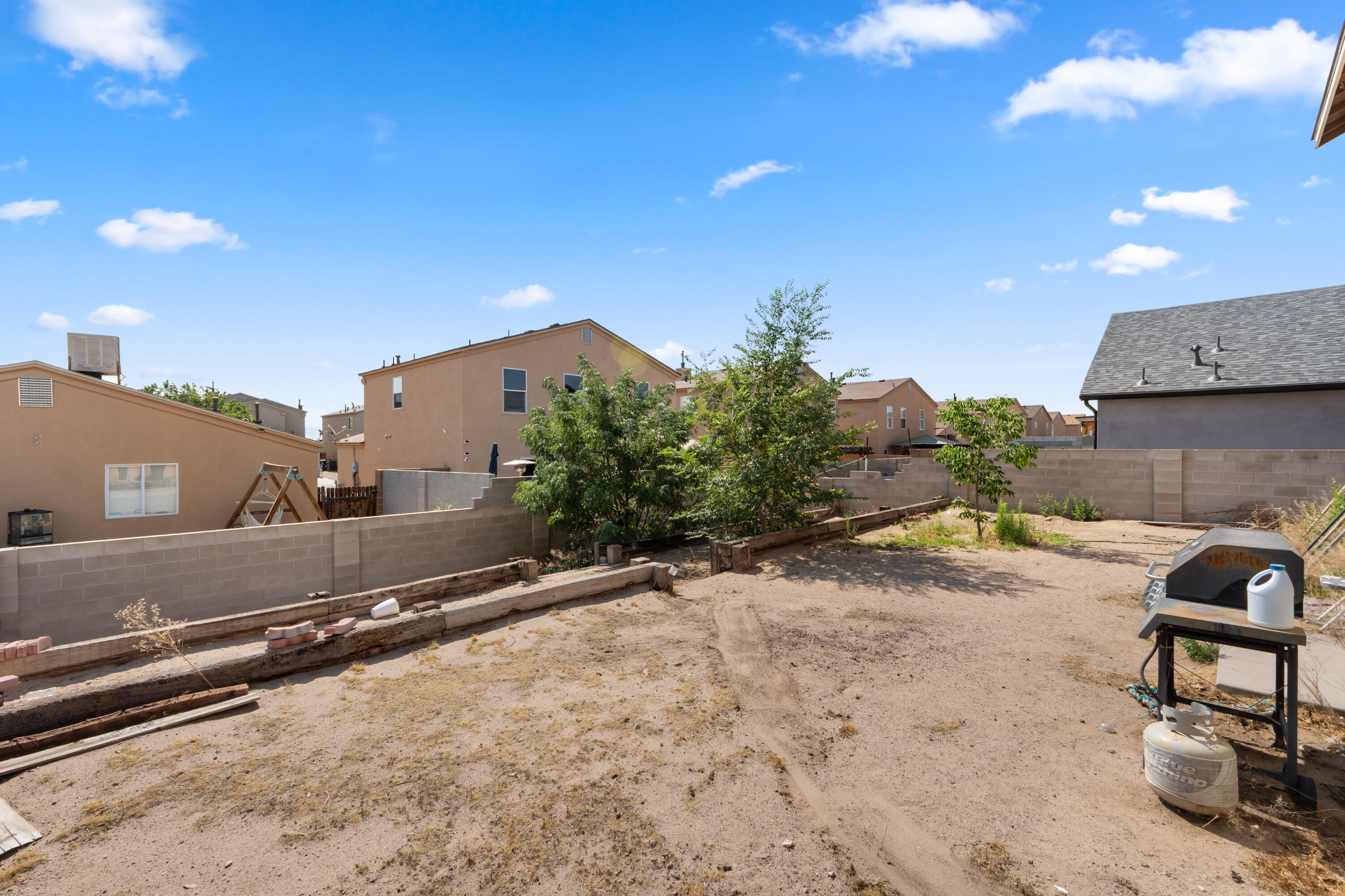 Photo 2 — 616 Lone Pine Drive SW