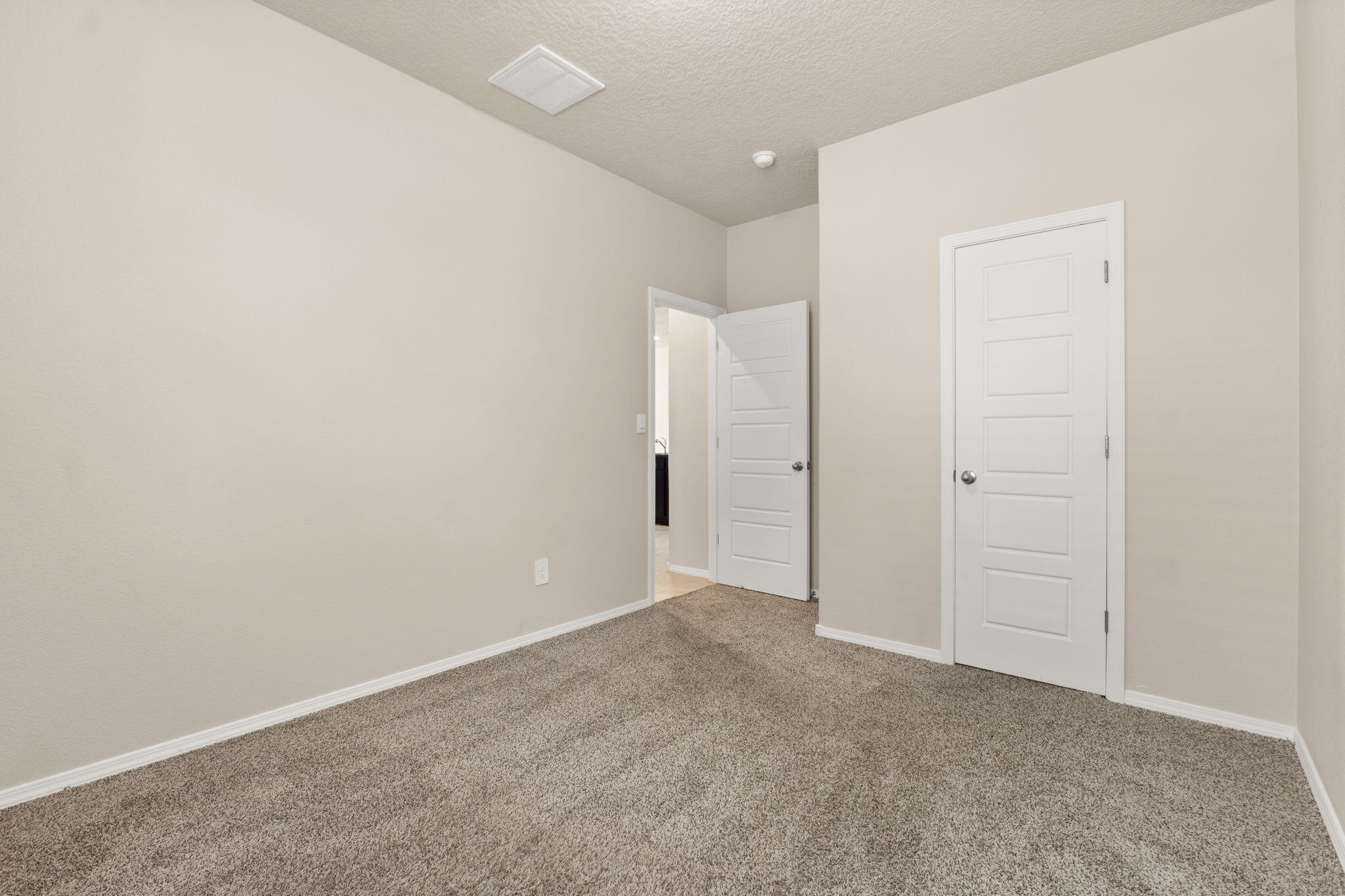 Photo 8 — 614 Turmalina Drive SE
