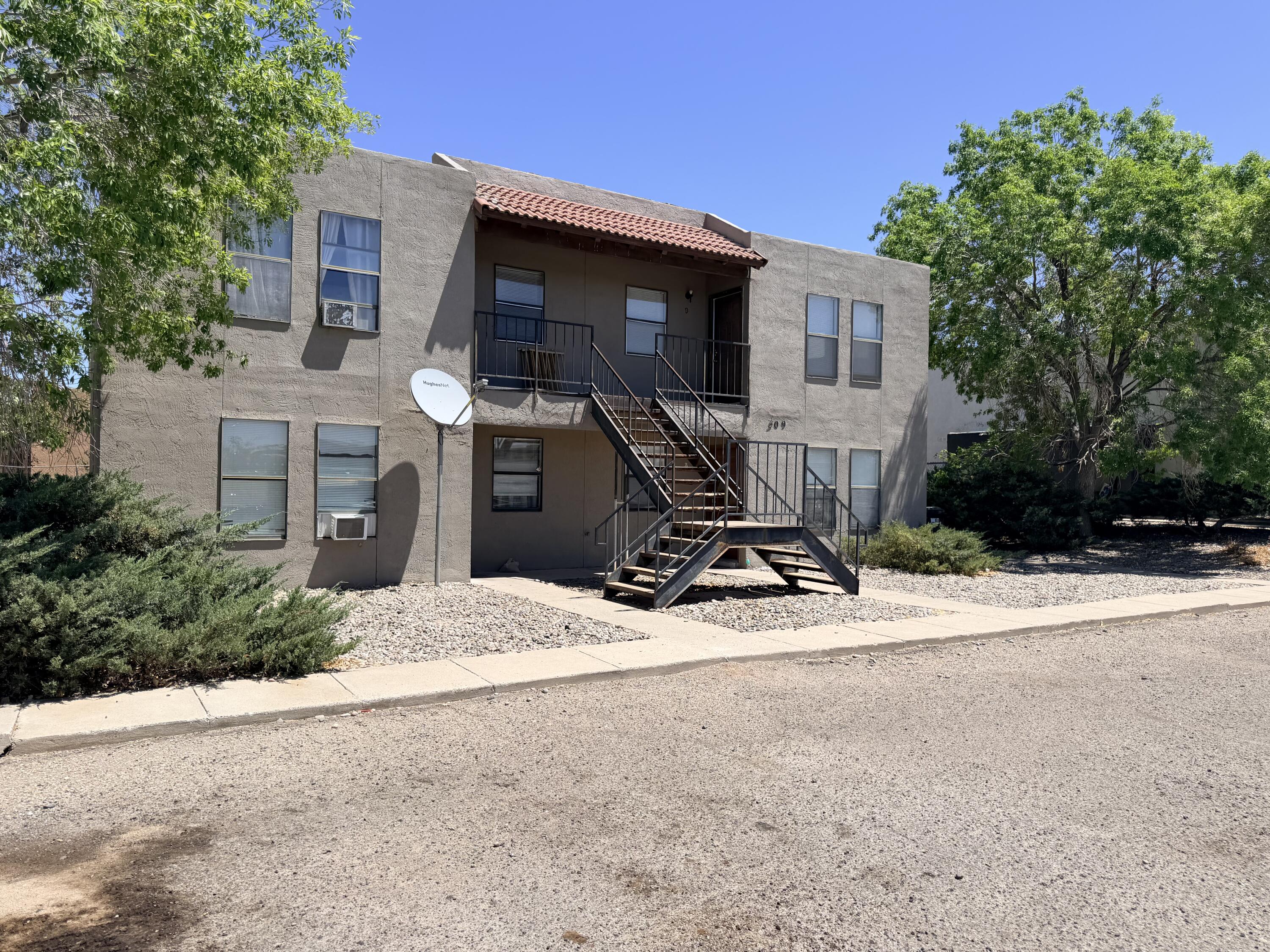 Photo 8 — 309-313 Geraldine Loop SE