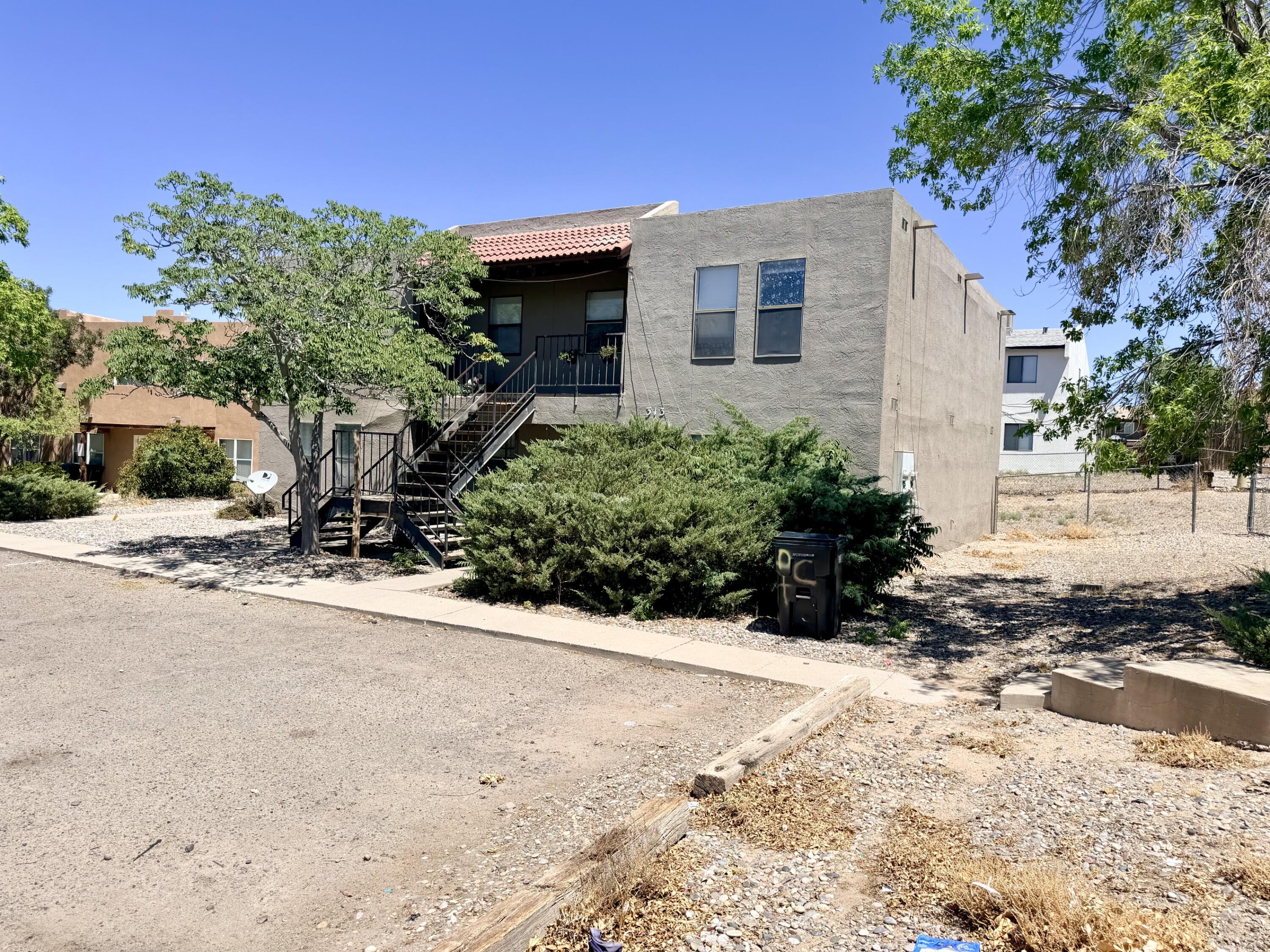 Photo 7 — 309-313 Geraldine Loop SE