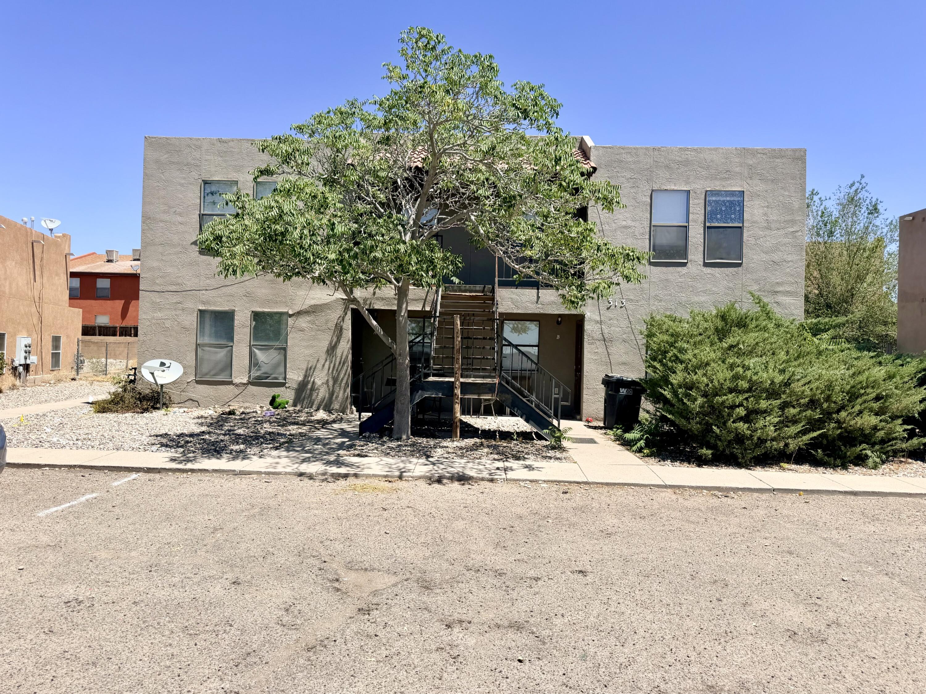 Photo 6 — 309-313 Geraldine Loop SE