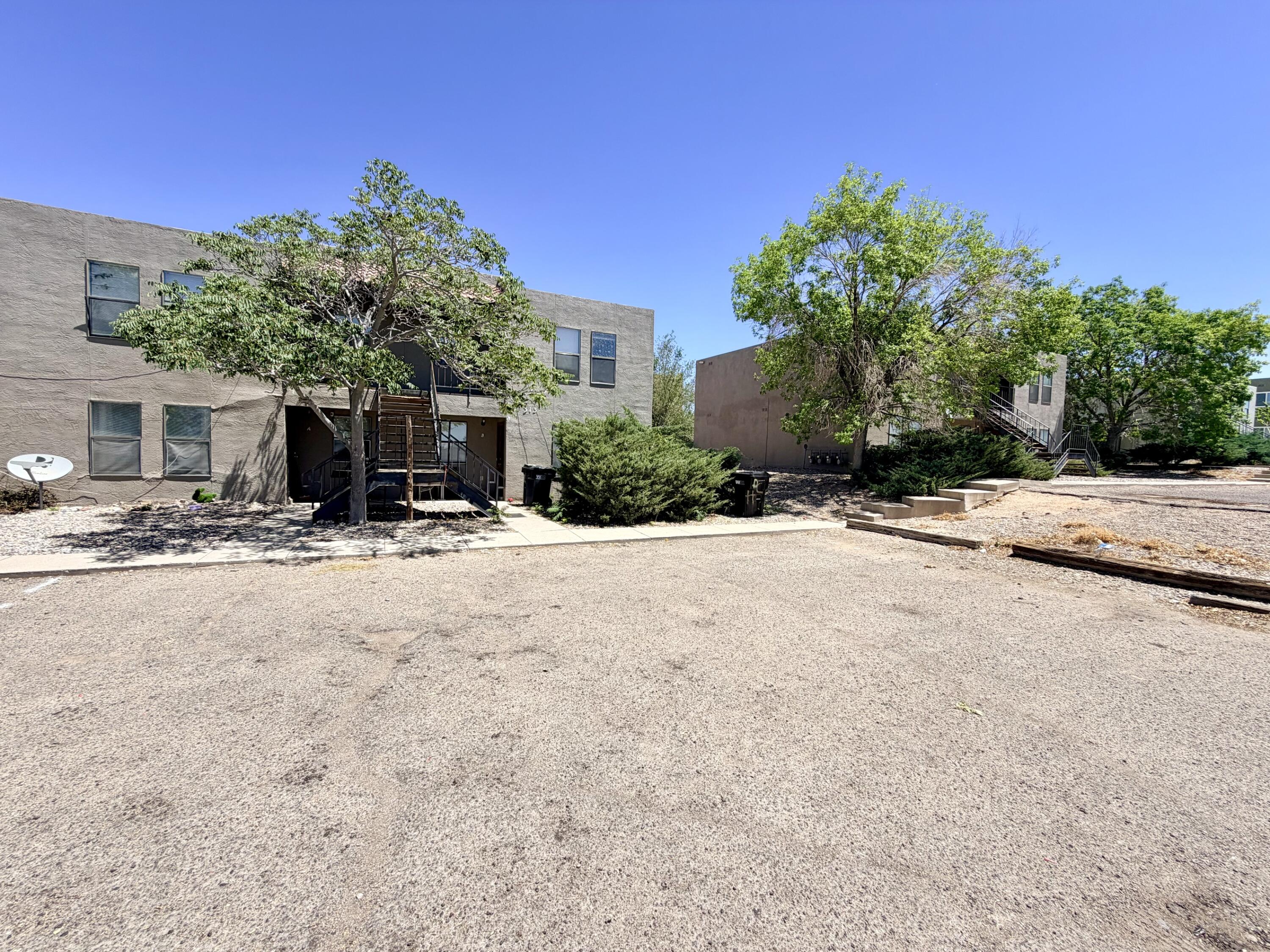 Photo 5 — 309-313 Geraldine Loop SE