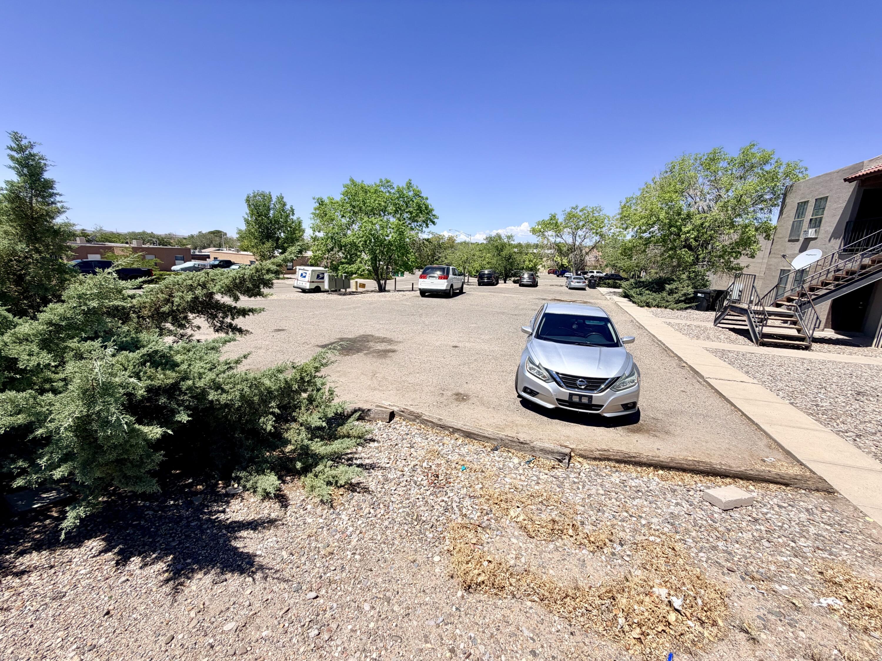 Photo 3 — 309-313 Geraldine Loop SE