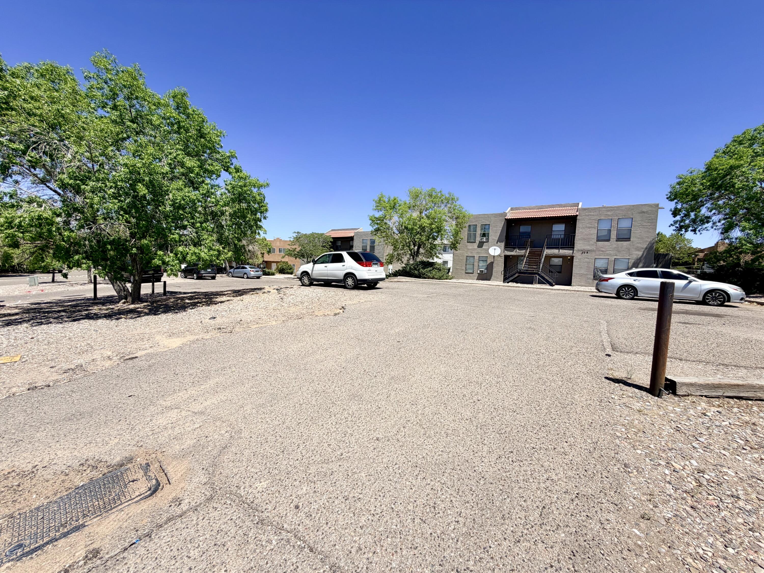 Photo 2 — 309-313 Geraldine Loop SE