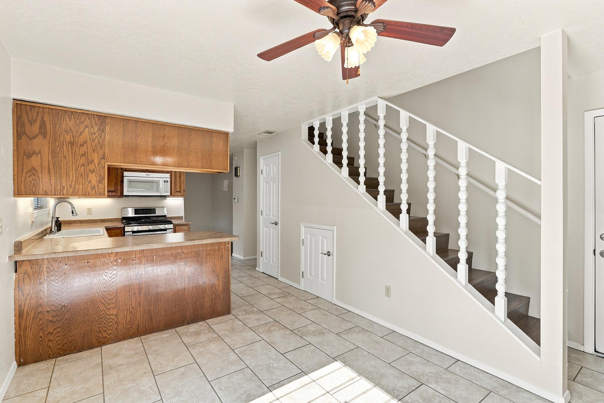 Photo 20 — 650 Paisano Street NE