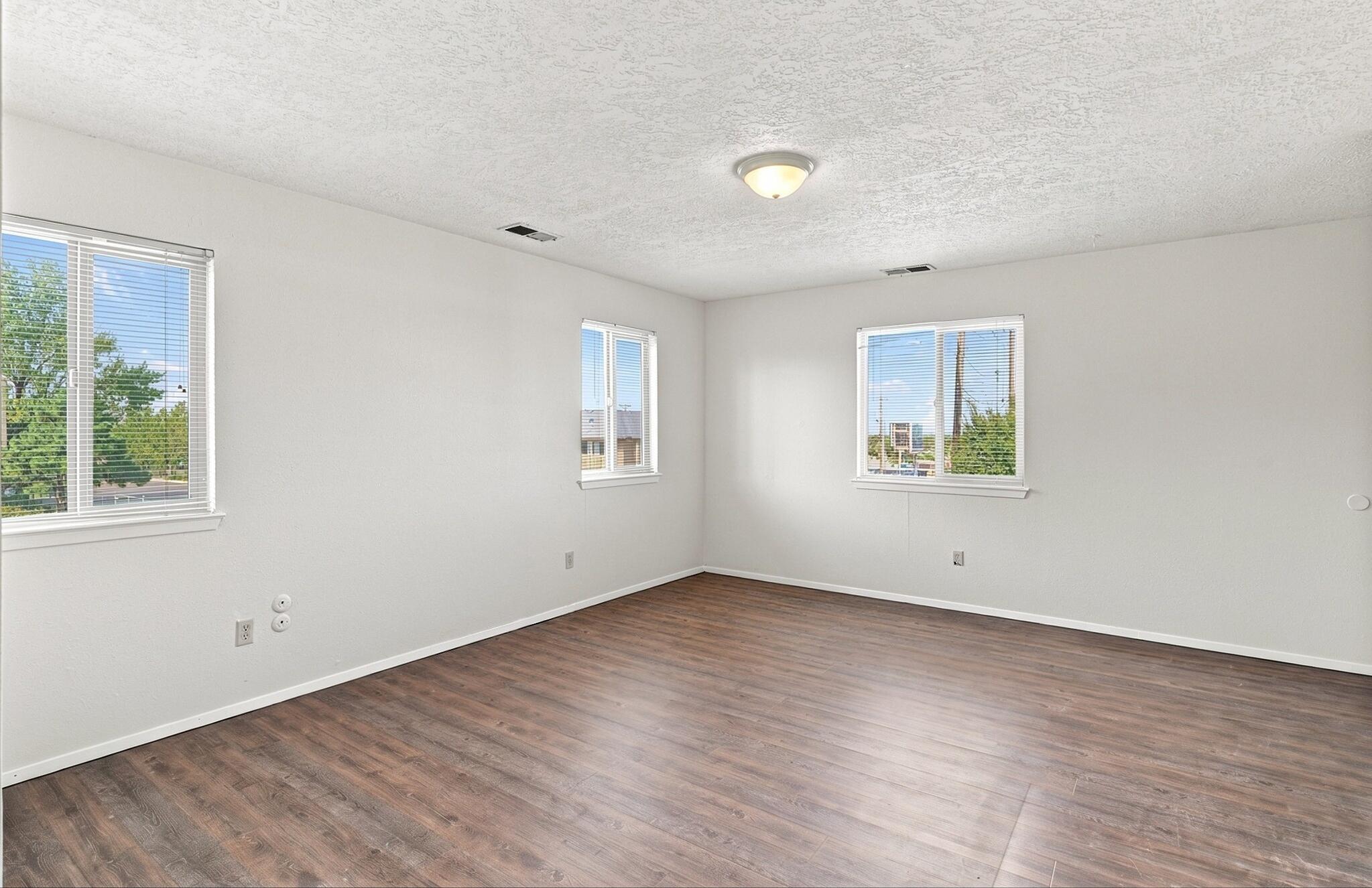 Photo 19 — 650 Paisano Street NE