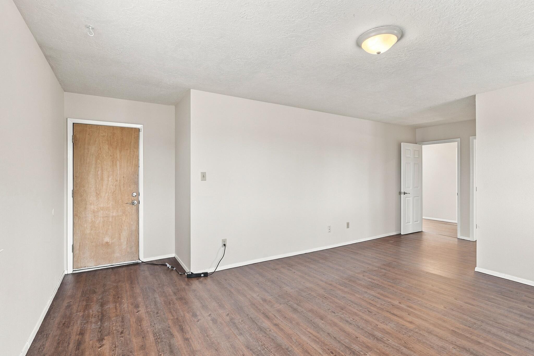 Photo 17 — 650 Paisano Street NE