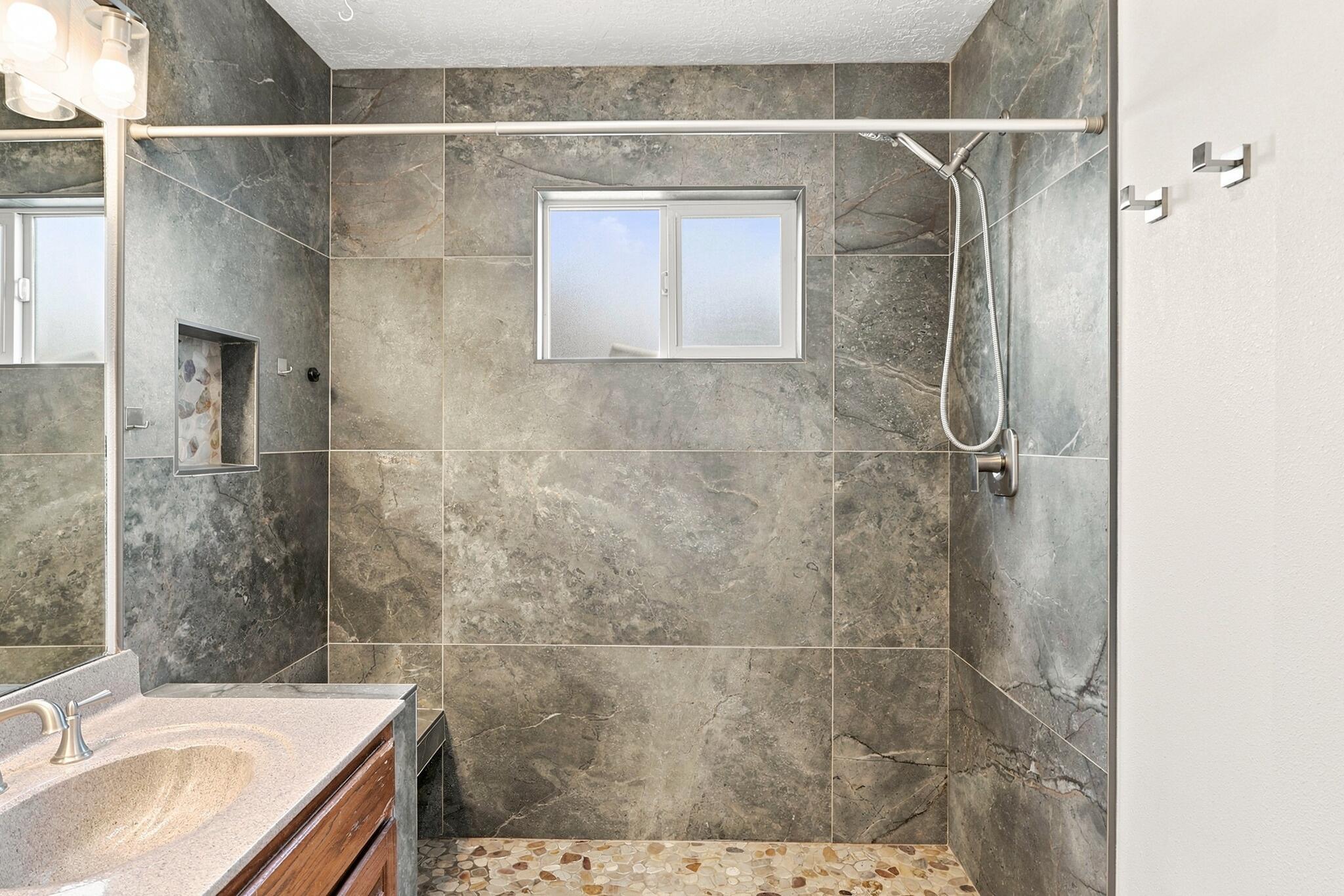 Photo 13 — 650 Paisano Street NE