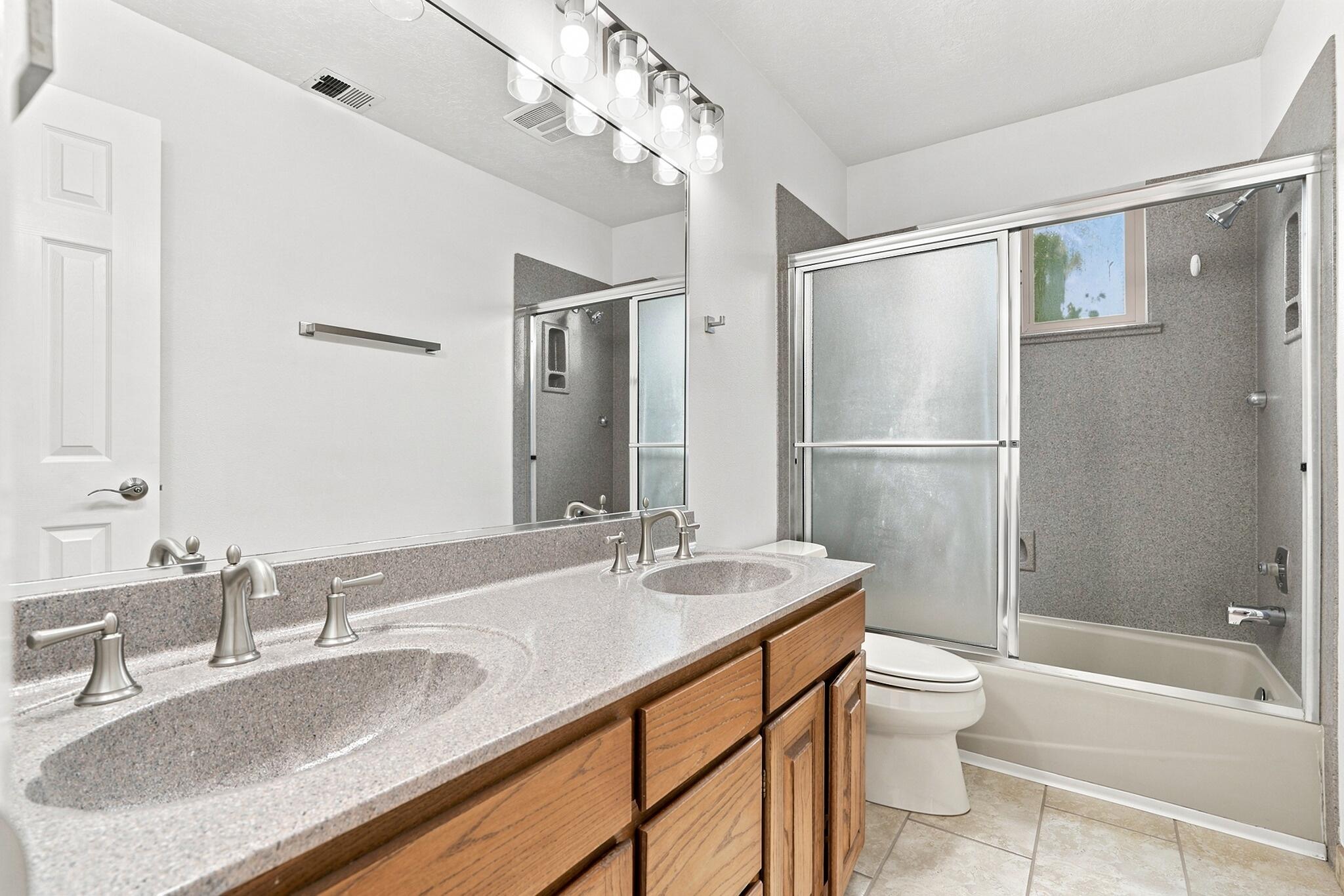 Photo 9 — 650 Paisano Street NE