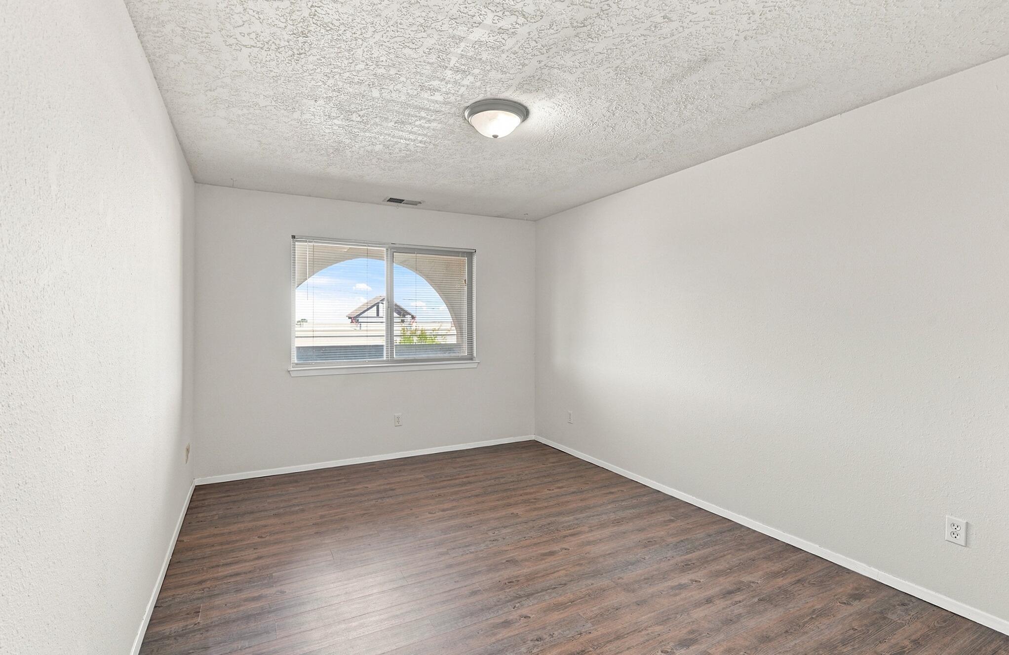 Photo 6 — 650 Paisano Street NE