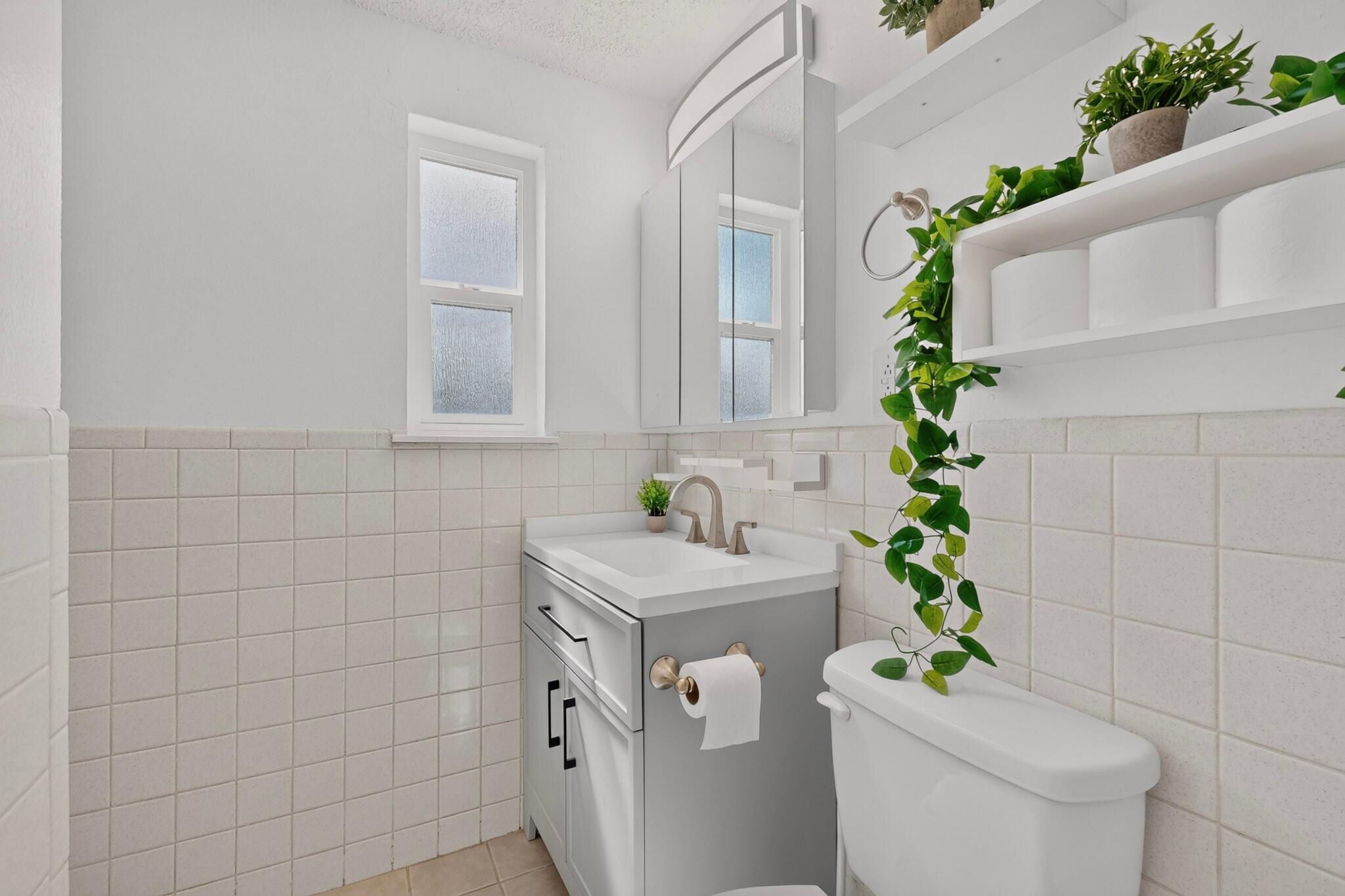 Photo 12 — 1721 Martha Street NE