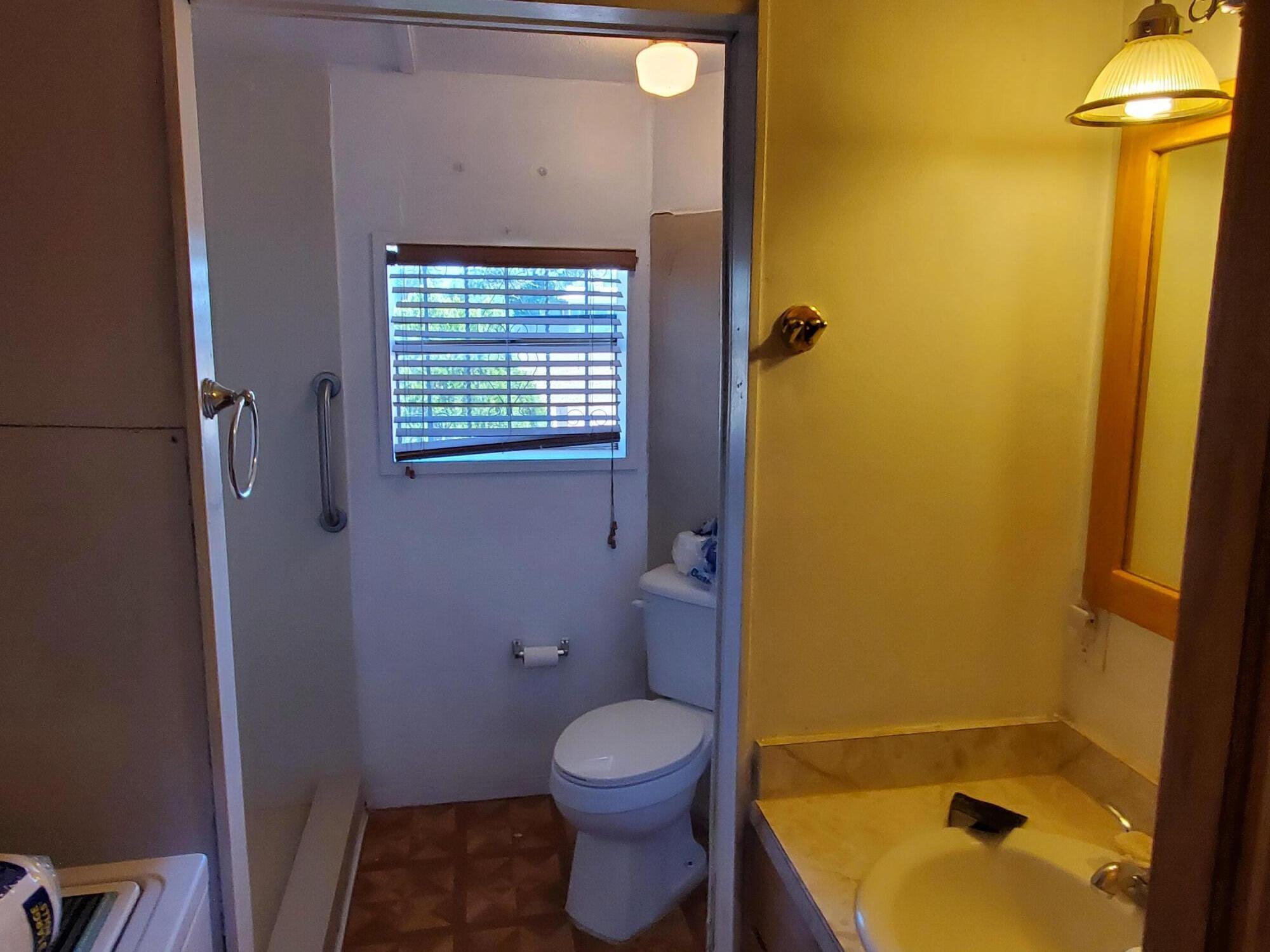 Photo 2 — 5127 Cerritos Avenue SW