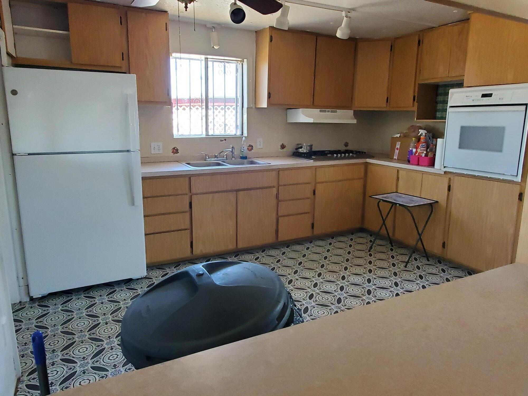Photo 4 — 5127 Cerritos Avenue SW