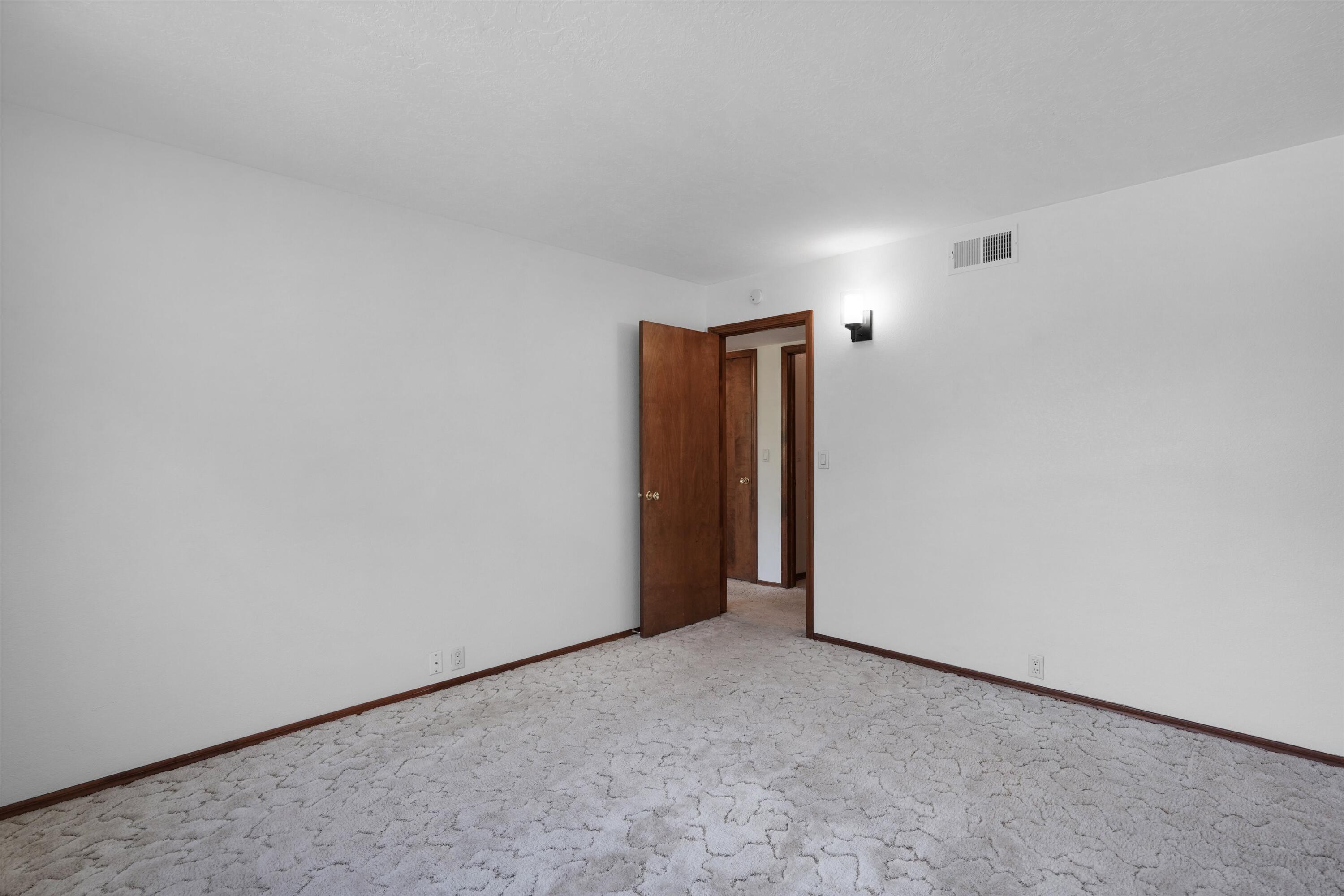 Photo 5 — 10717 Towne Park Drive NE