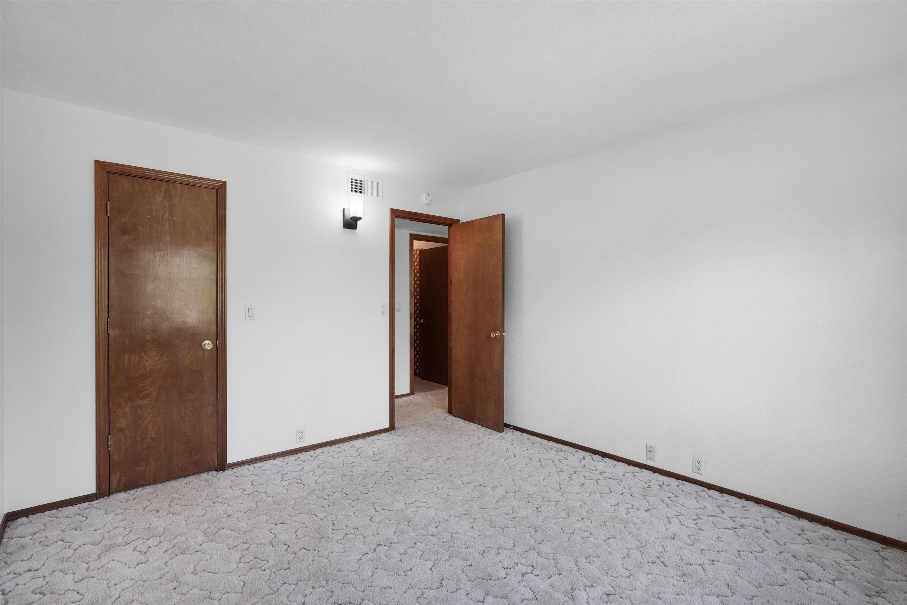 Photo 7 — 10717 Towne Park Drive NE
