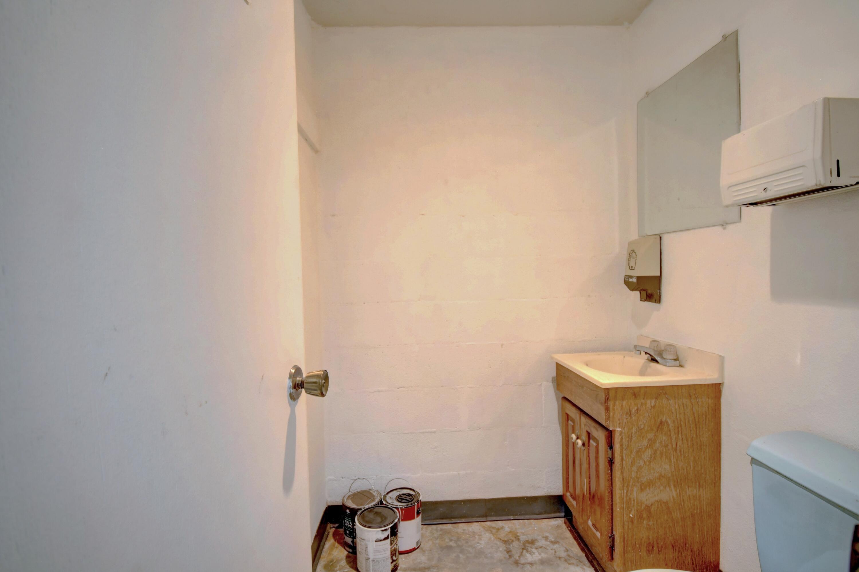 Photo 2 — 3115 Claremont Avenue NE