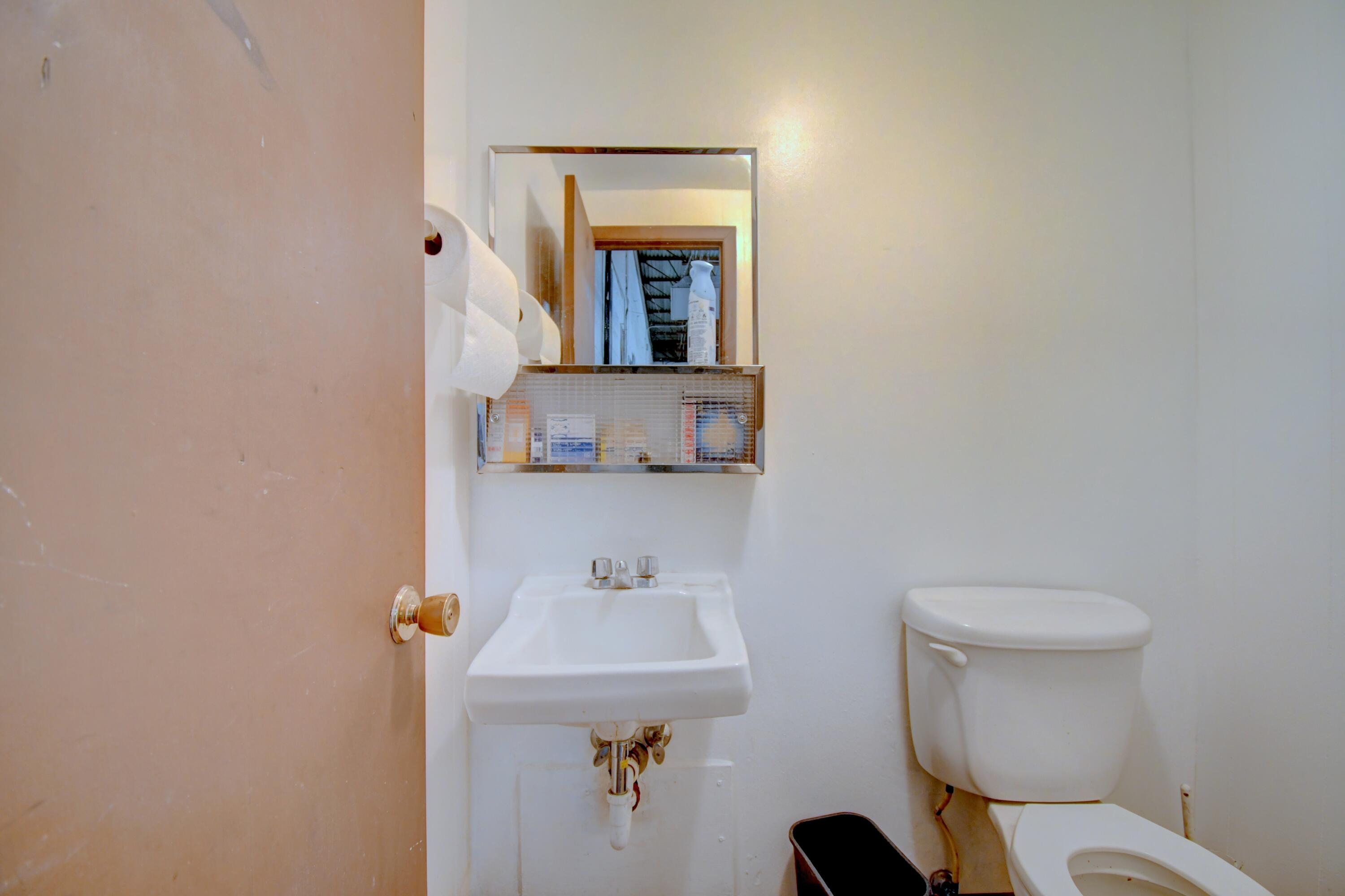 Photo 4 — 3115 Claremont Avenue NE