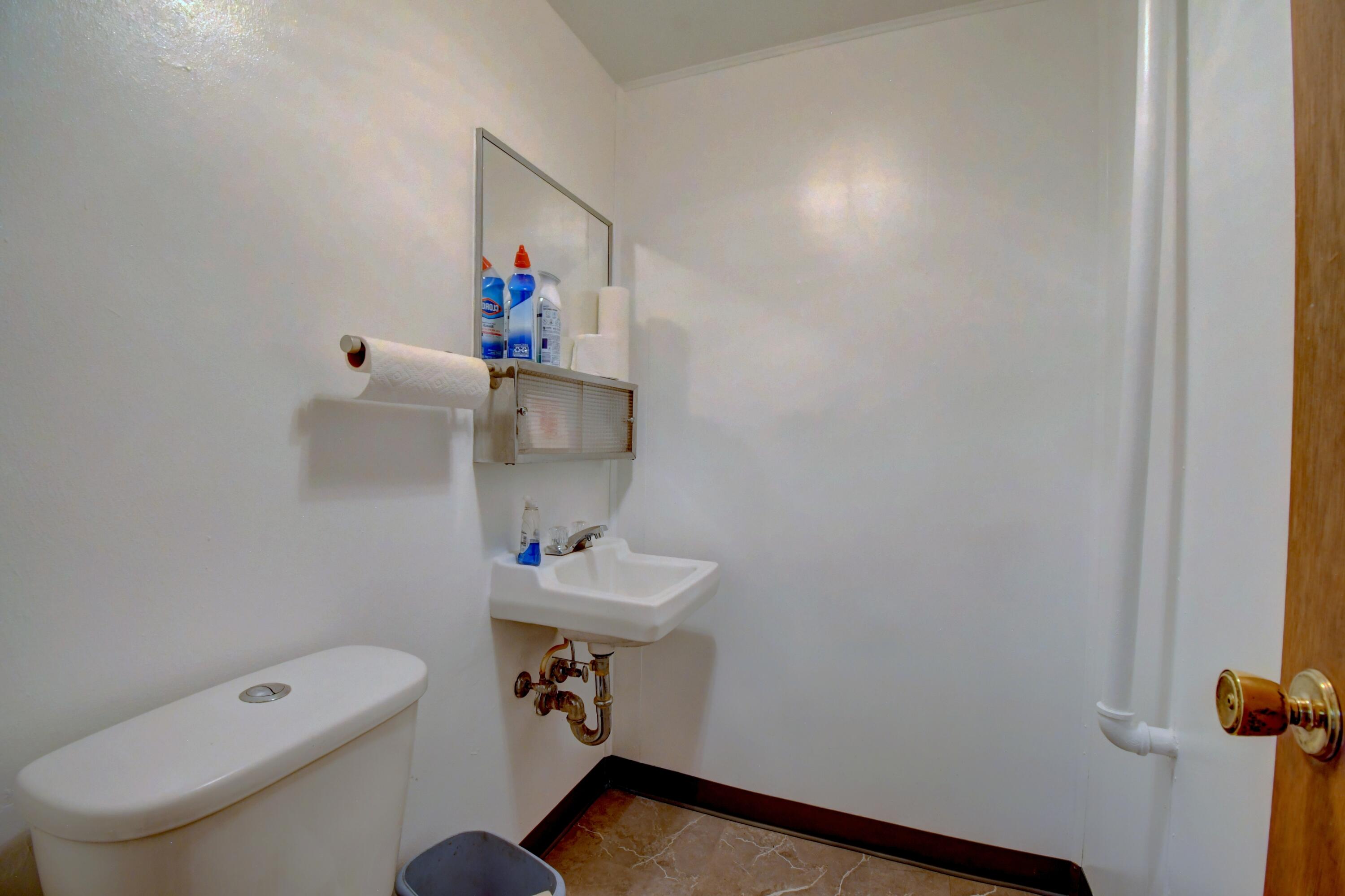 Photo 5 — 3115 Claremont Avenue NE