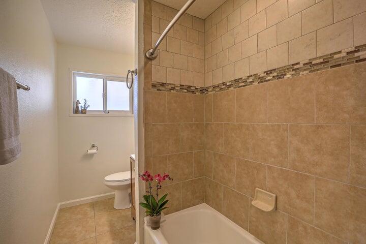 Photo 8 — 2709 Valencia Drive NE