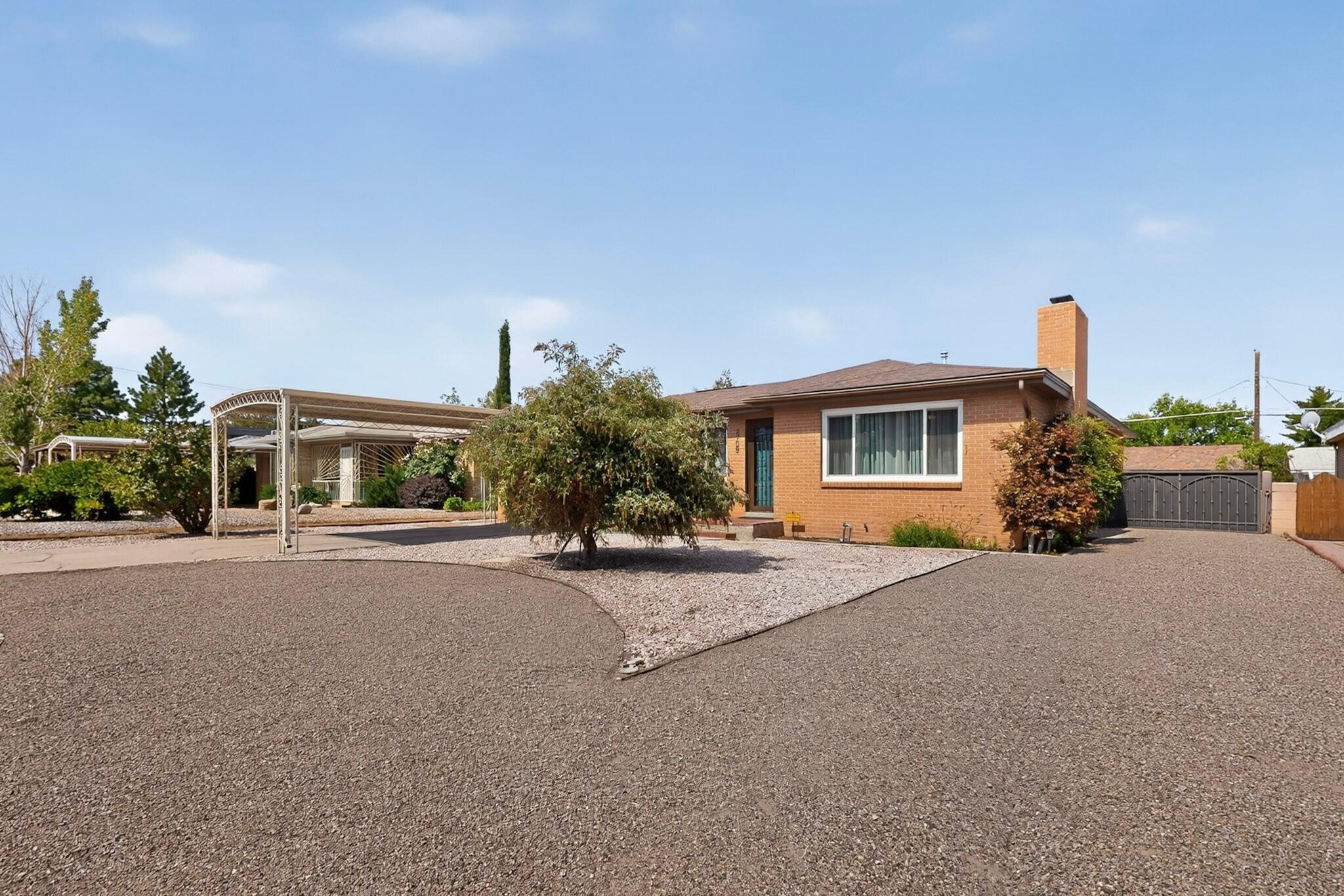 Photo 11 — 2709 Valencia Drive NE