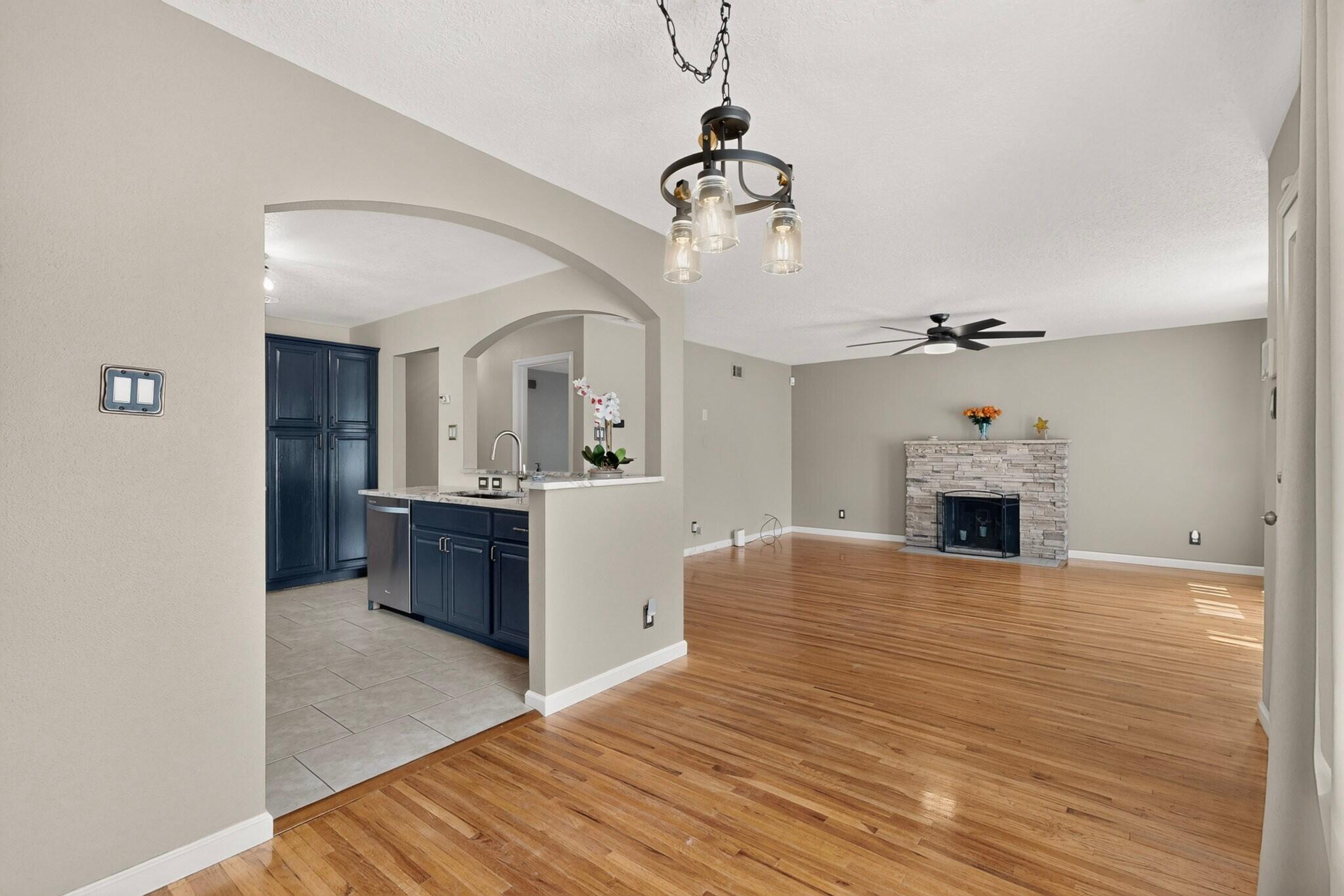 Photo 15 — 2709 Valencia Drive NE