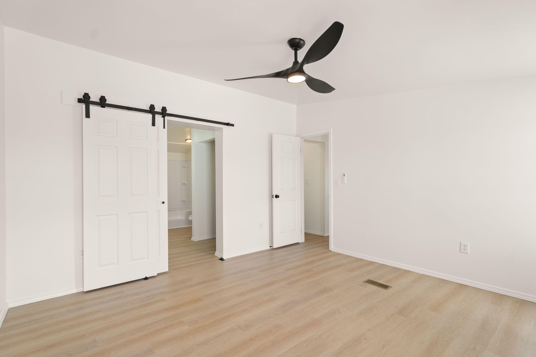 Photo 16 — 409 2nd Street SW