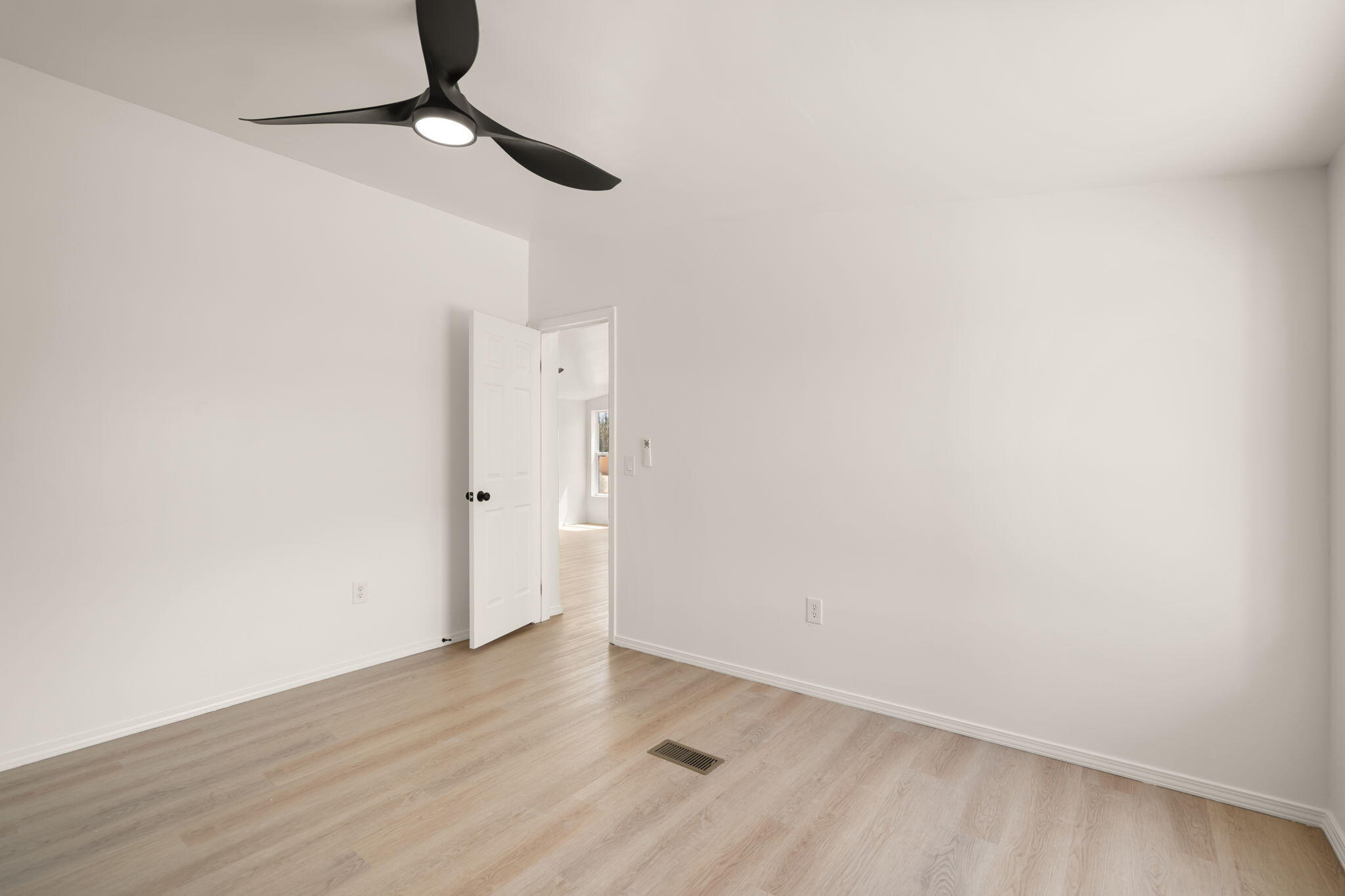 Photo 12 — 409 2nd Street SW