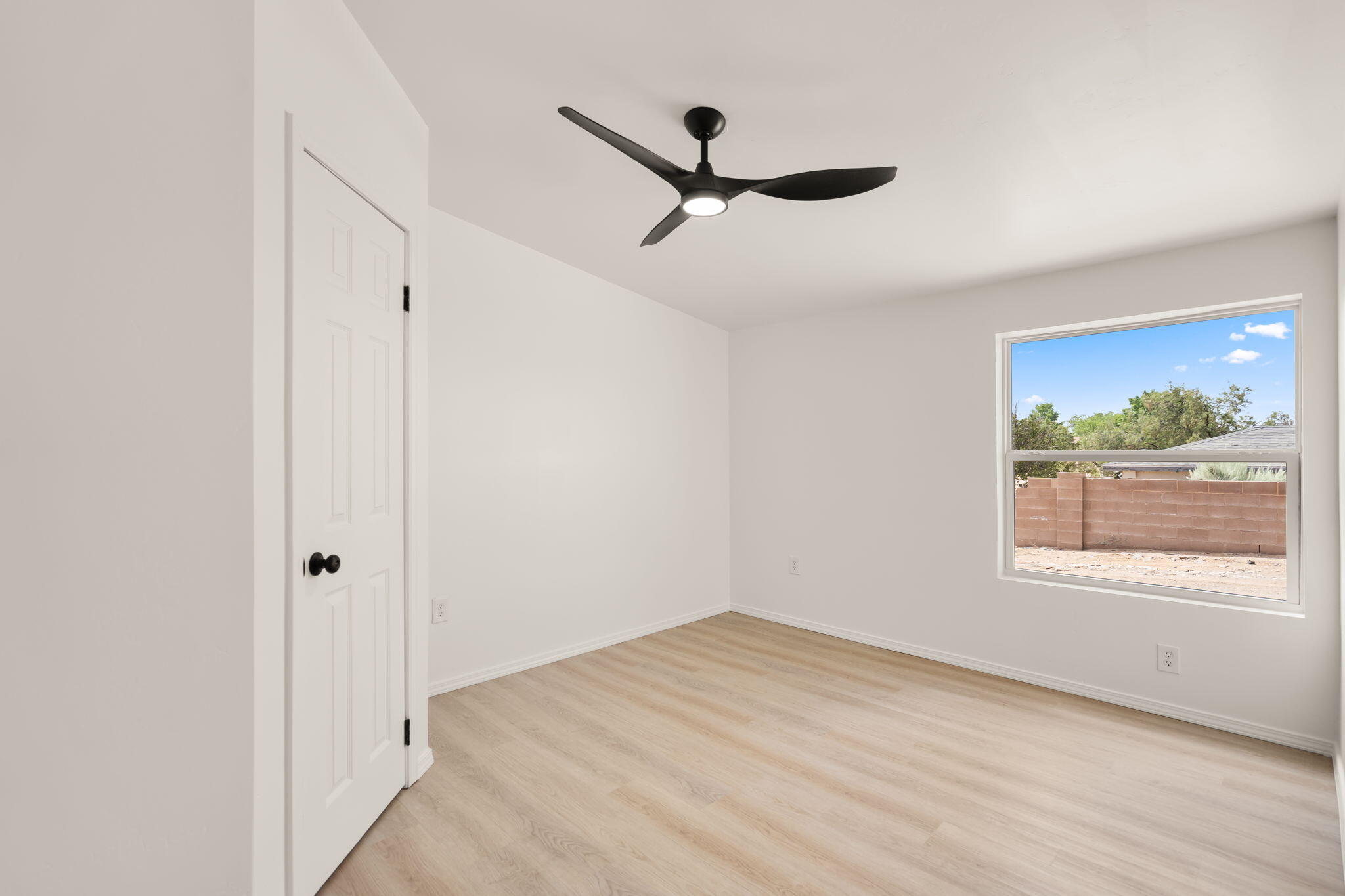 Photo 10 — 409 2nd Street SW