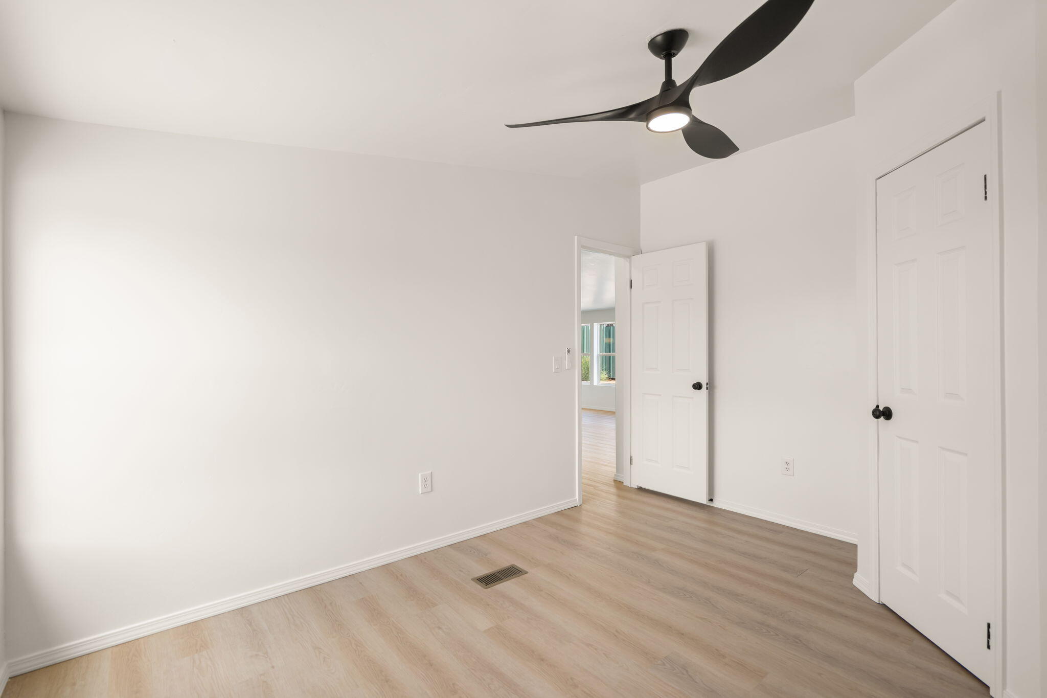 Photo 9 — 409 2nd Street SW