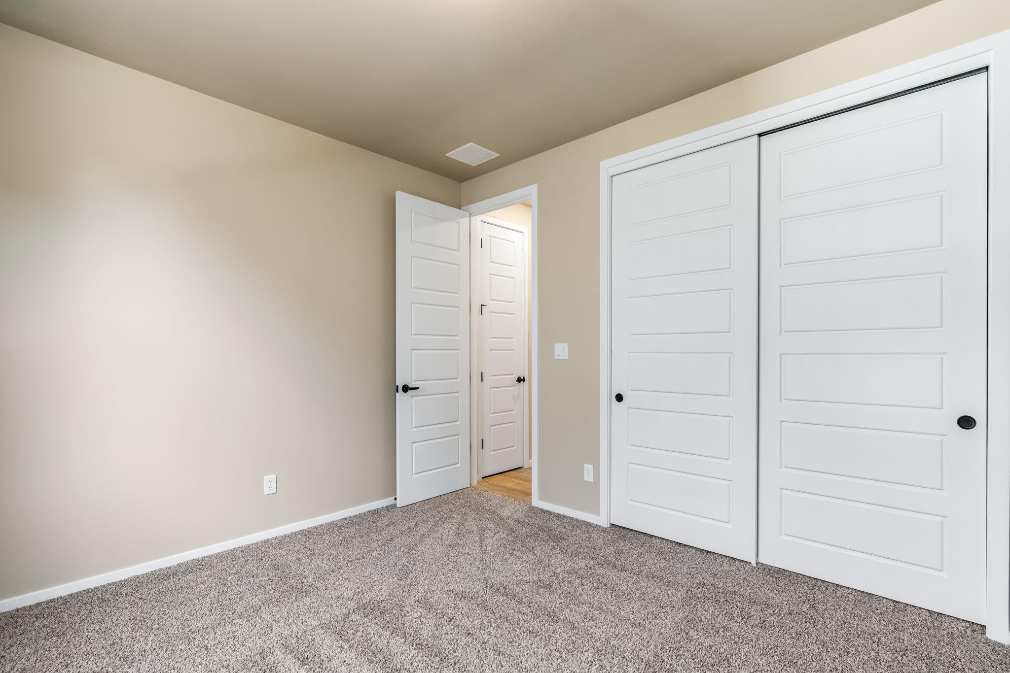 Photo 15 — 6918 Zachary Road NE