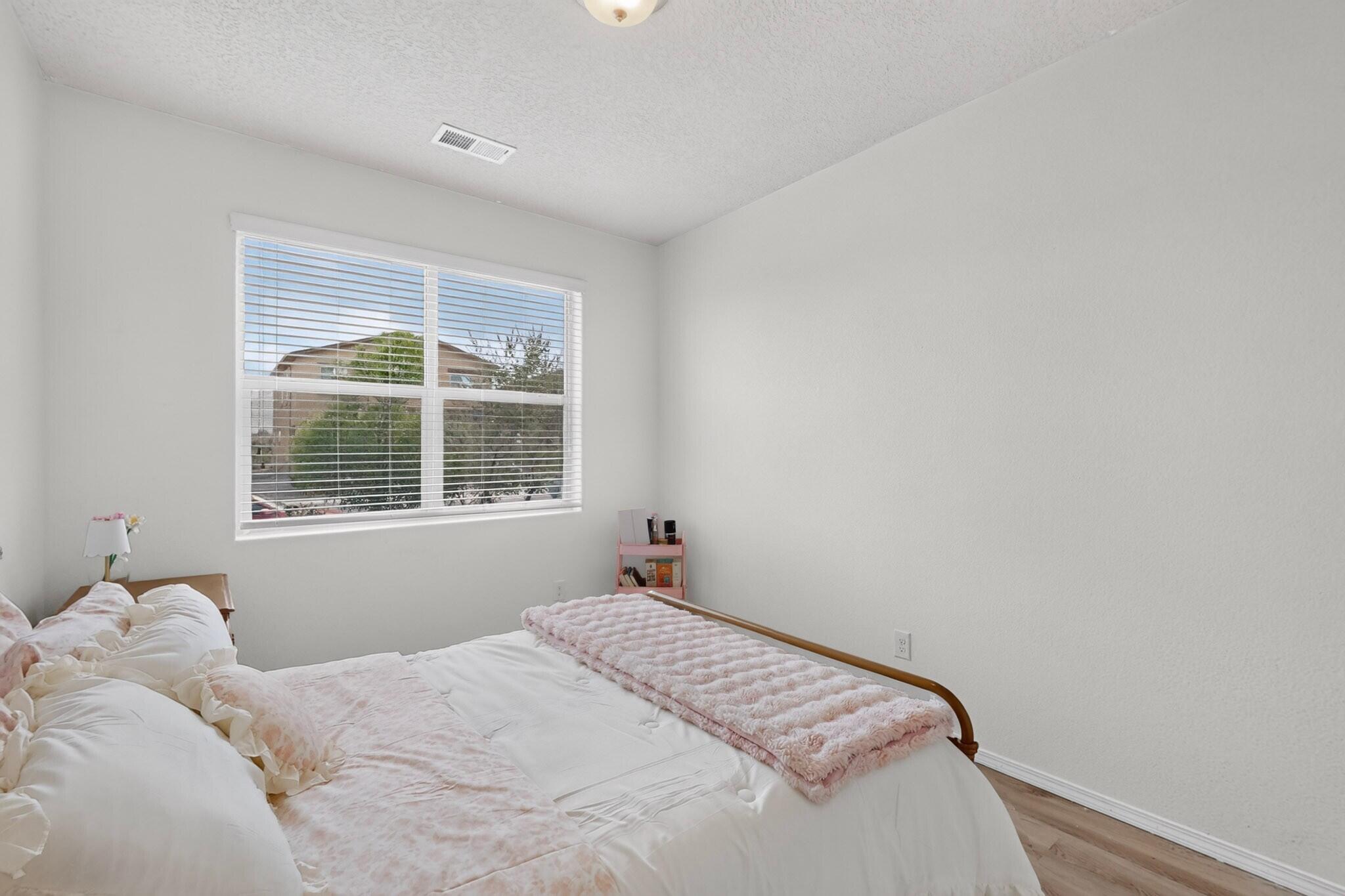 Photo 19 — 5929 Sandoval Drive NE