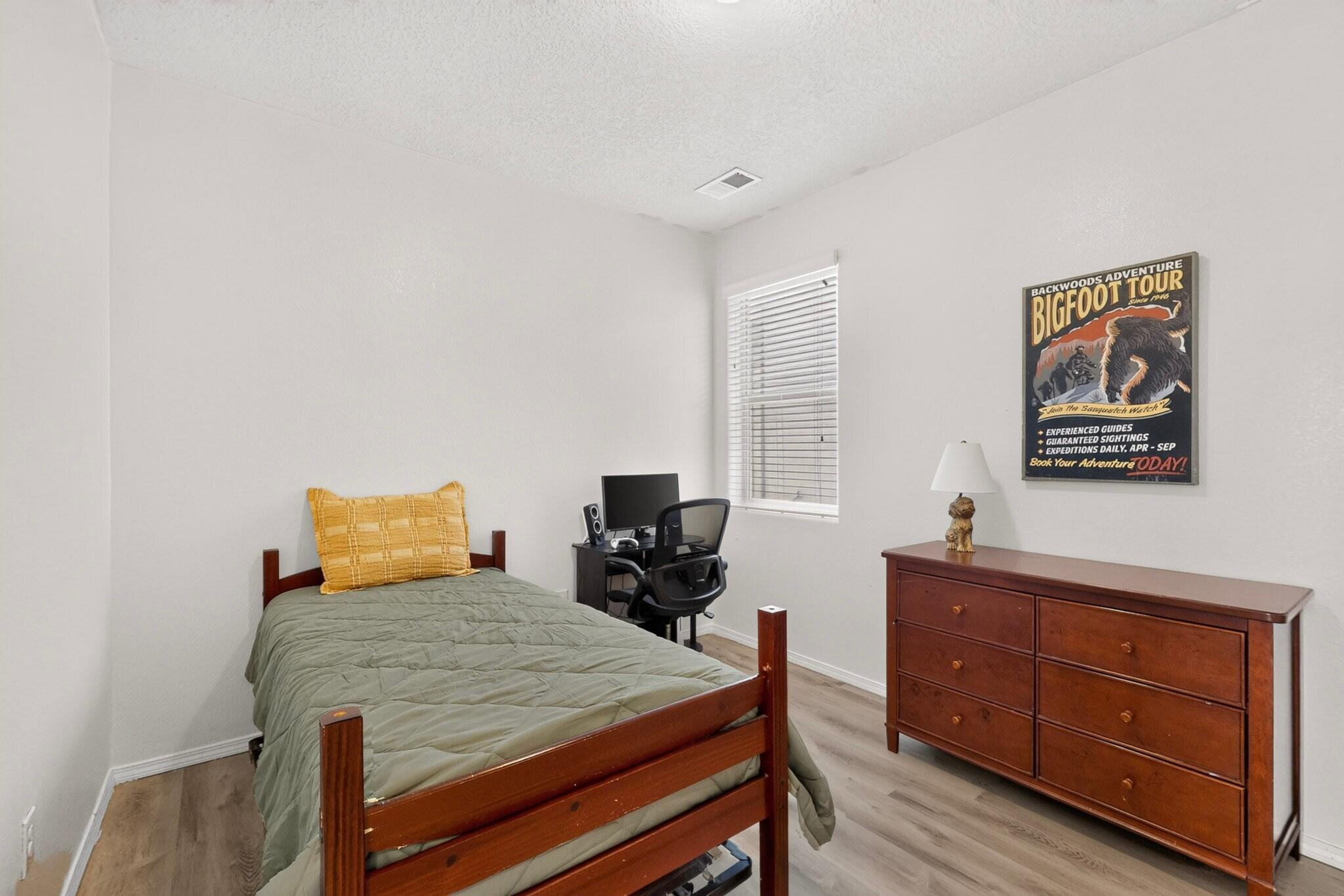 Photo 16 — 5929 Sandoval Drive NE