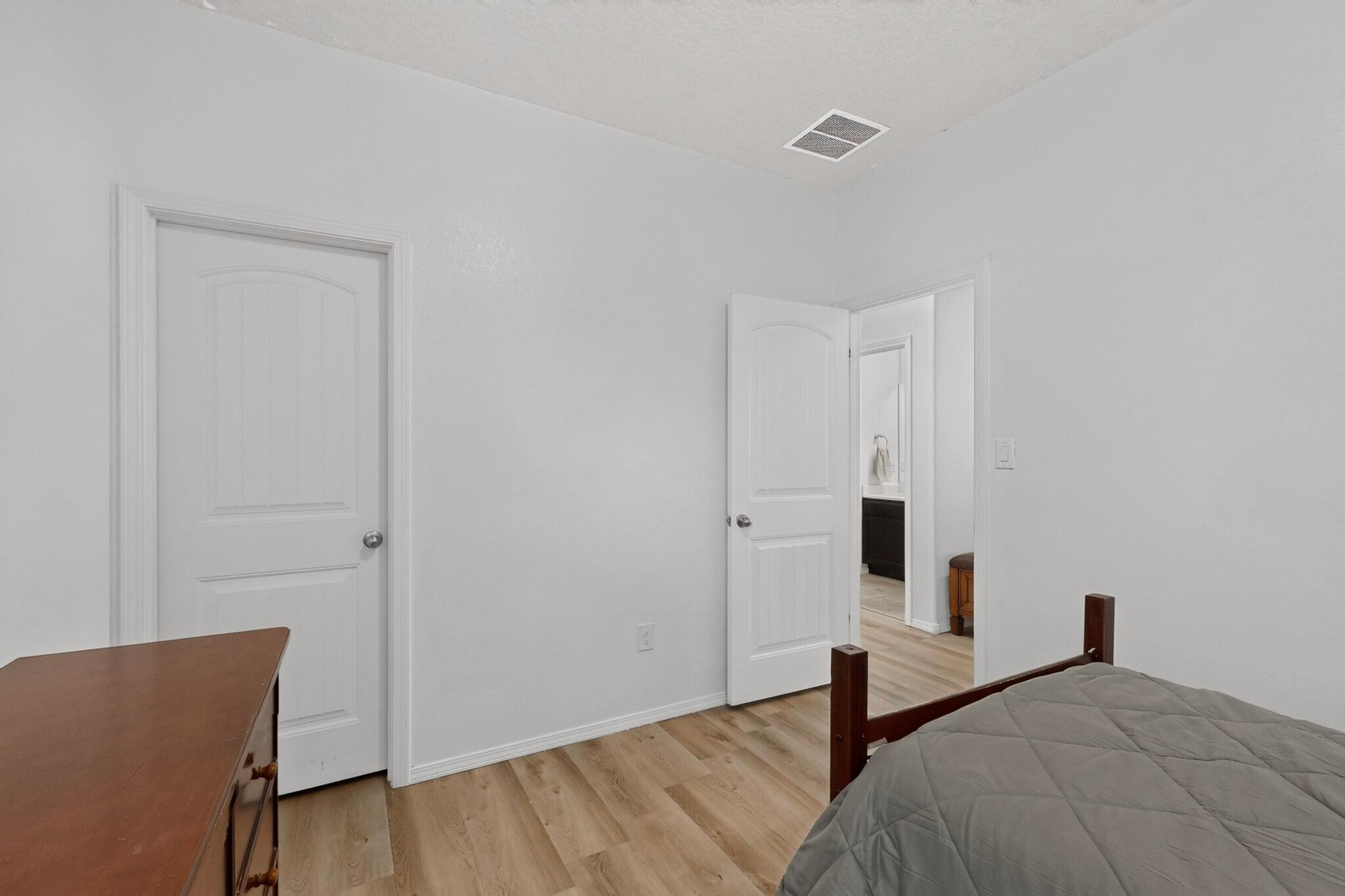 Photo 14 — 5929 Sandoval Drive NE