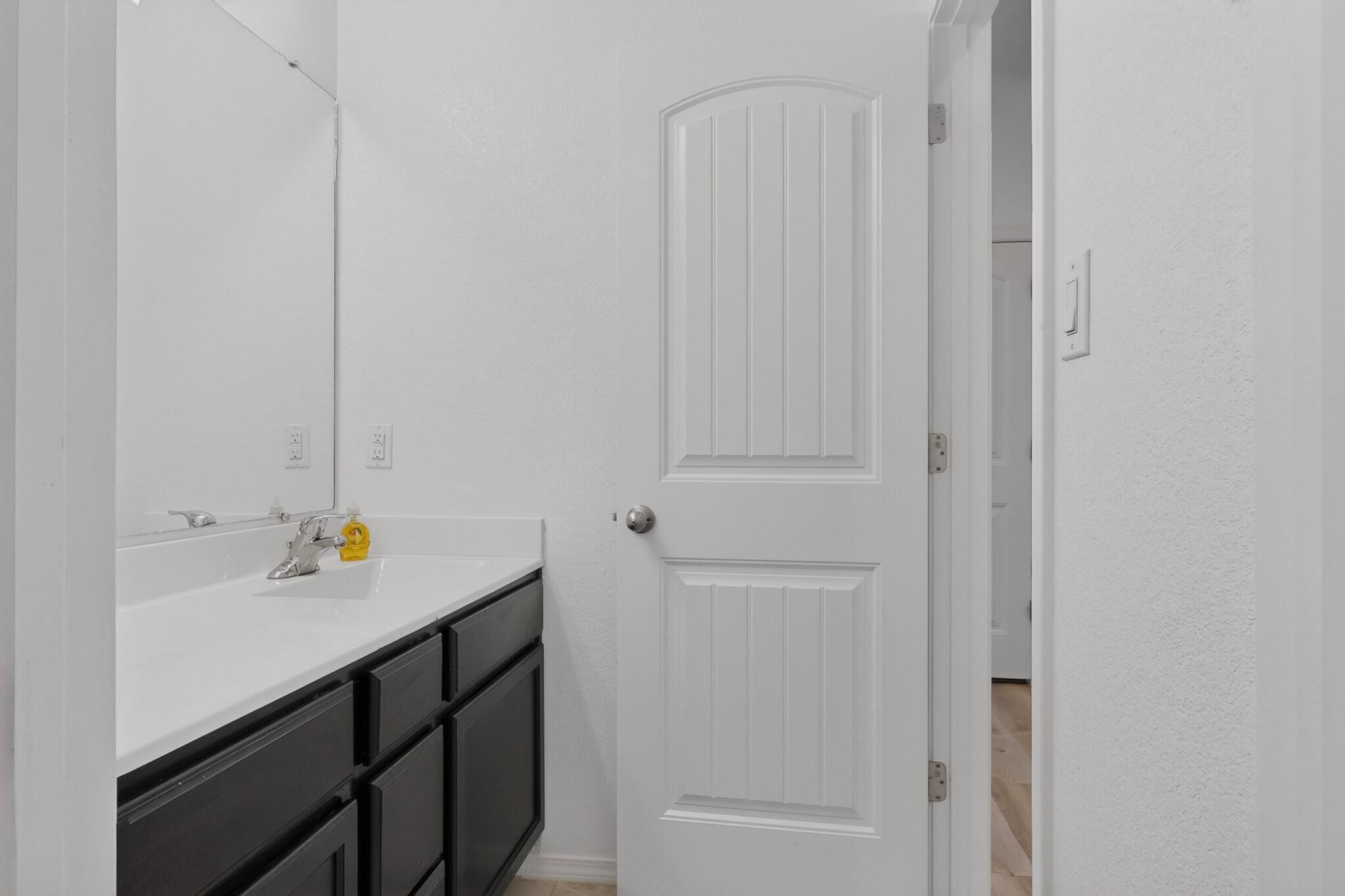 Photo 13 — 5929 Sandoval Drive NE