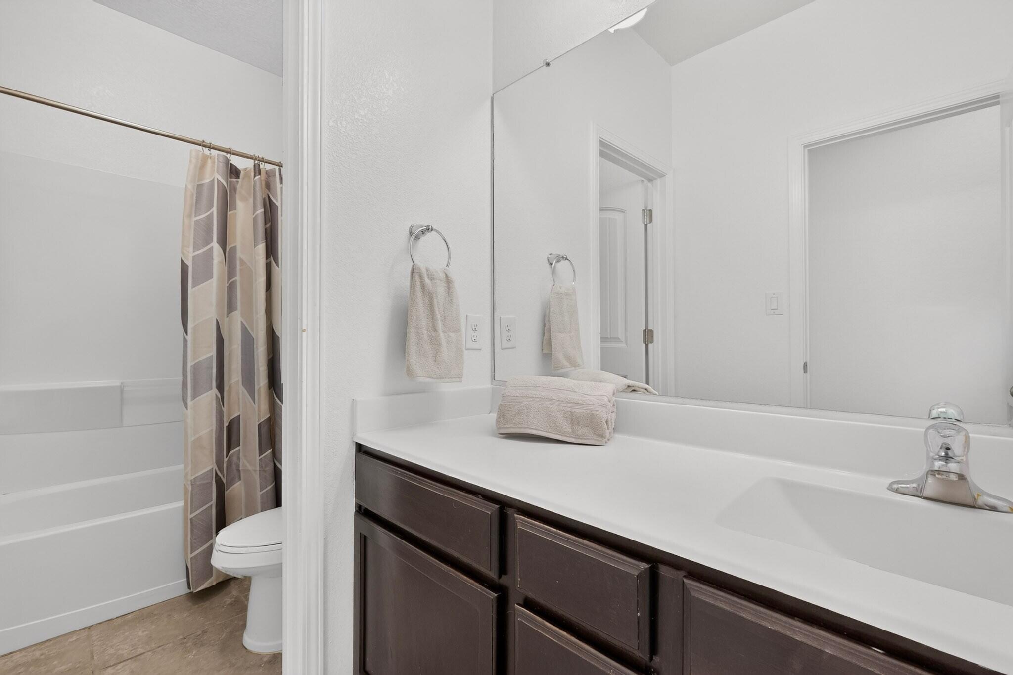 Photo 12 — 5929 Sandoval Drive NE