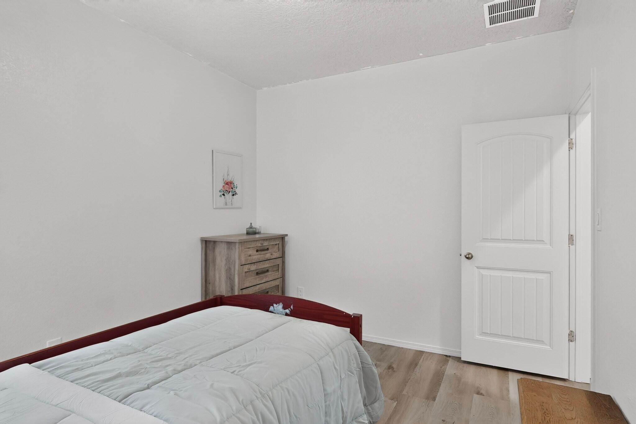 Photo 11 — 5929 Sandoval Drive NE