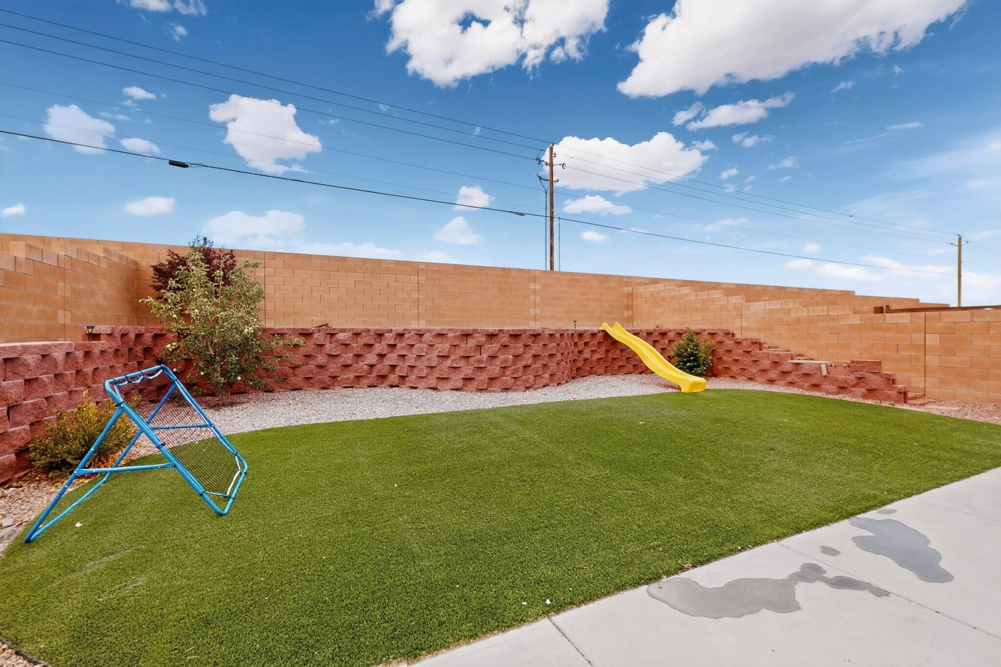 Photo 7 — 5929 Sandoval Drive NE