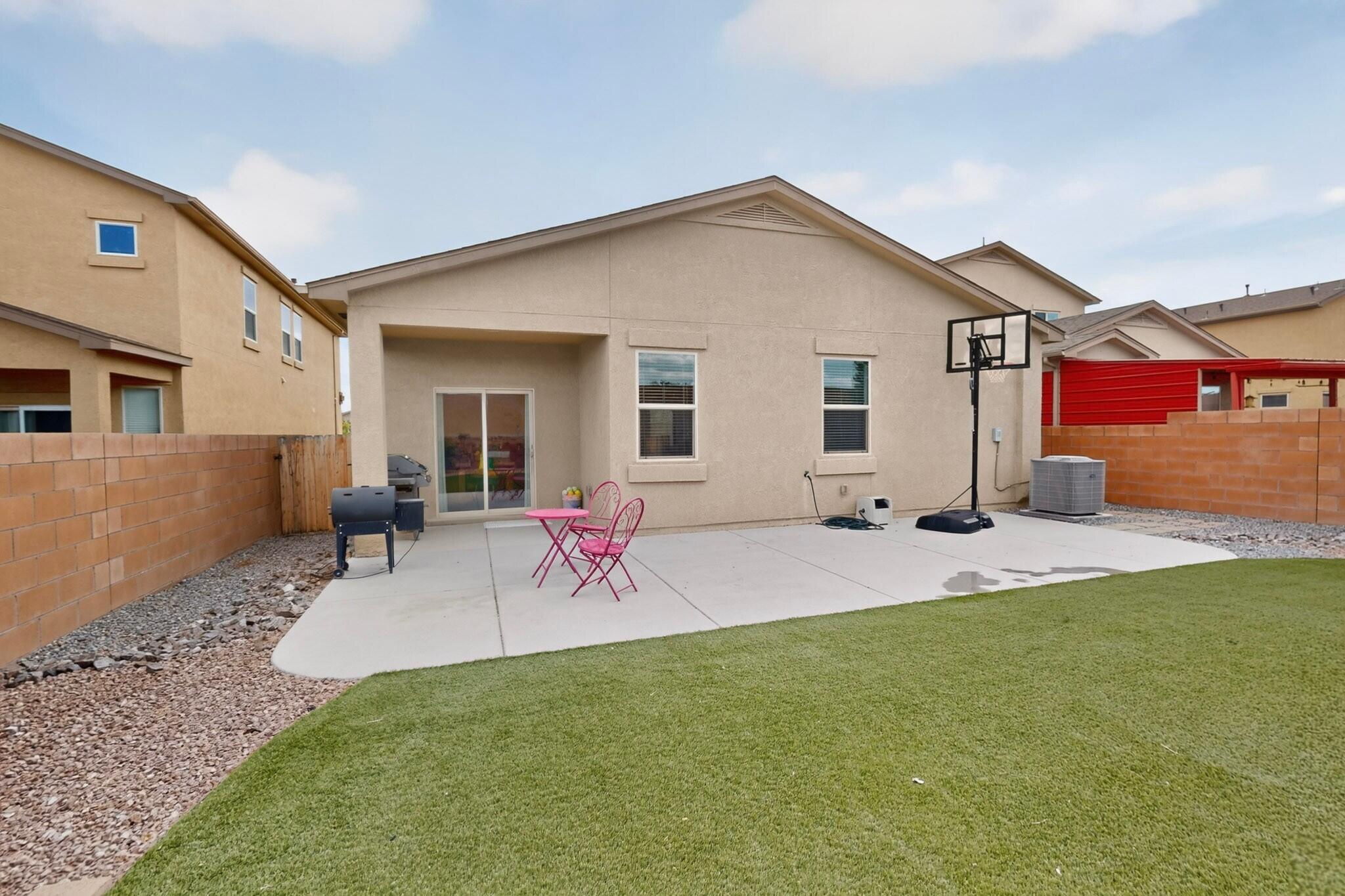 Photo 6 — 5929 Sandoval Drive NE