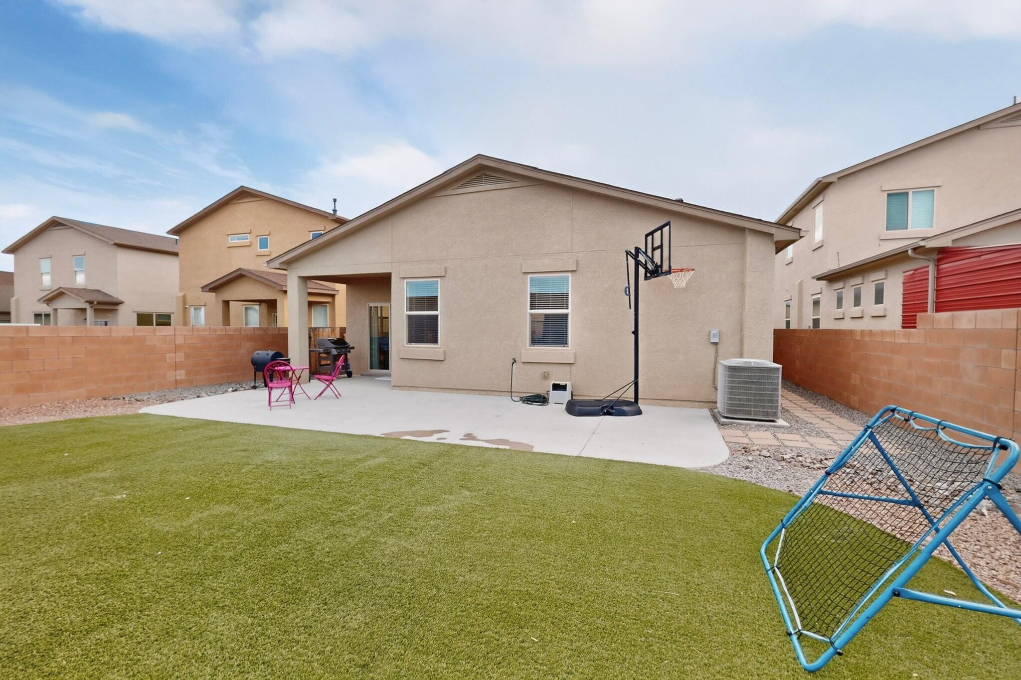 Photo 5 — 5929 Sandoval Drive NE