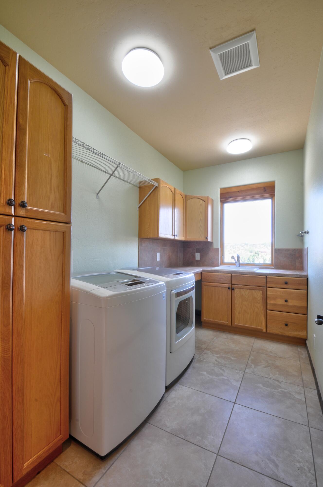 Photo 18 — 16 Mimbres Road SW